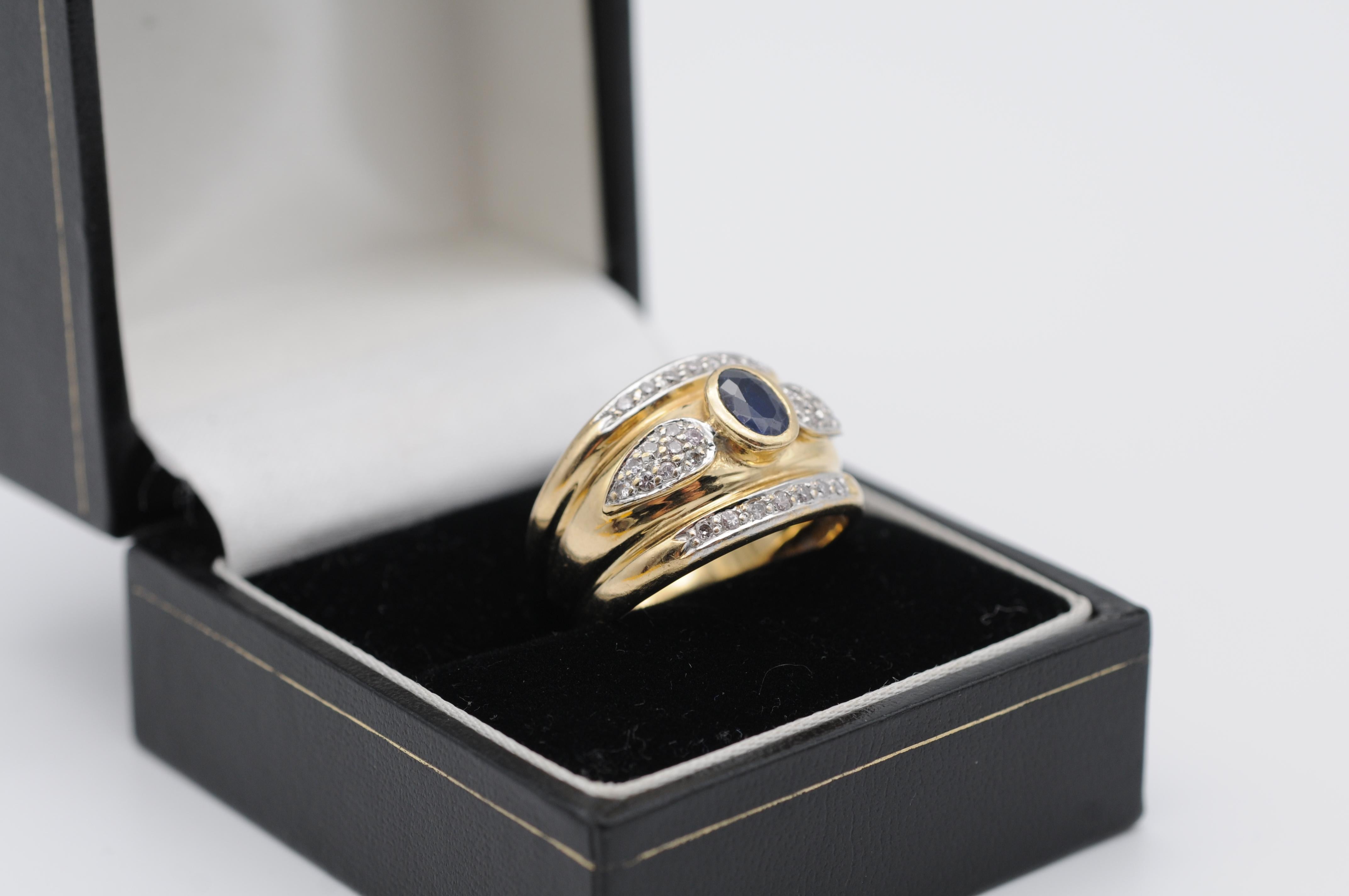 Aesthetic Movement Beautiful Yellow Gold ring with a Blue Saphir Oval Cut  For Sale