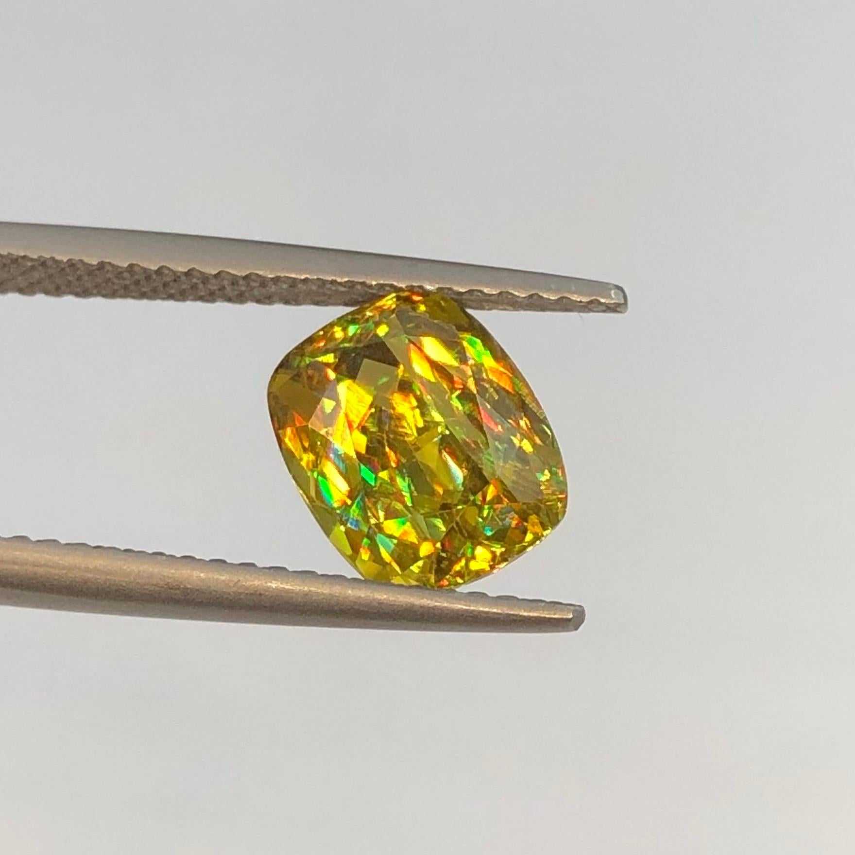 Taglio cuscino Bellissimo Sfene giallo dorato 2,40ct Cuscino Gioielli Gemma Madagascar in vendita