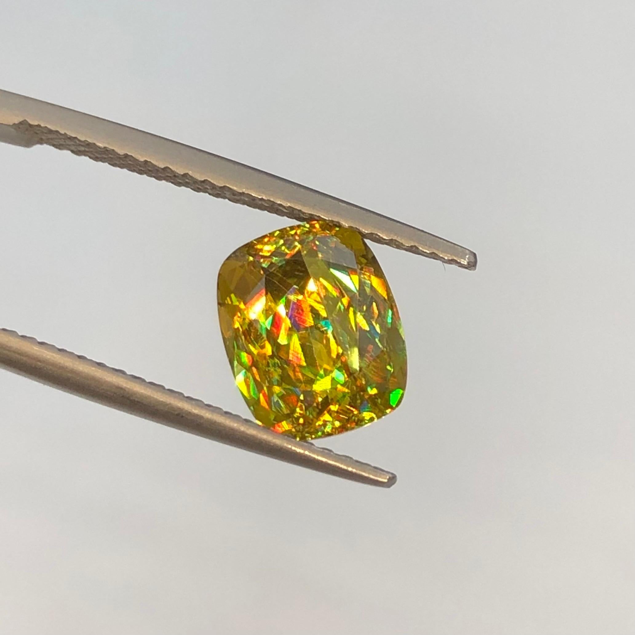 Bellissimo Sfene giallo dorato 2,40ct Cuscino Gioielli Gemma Madagascar In condizioni Nuovo in vendita a Bangkok, TH