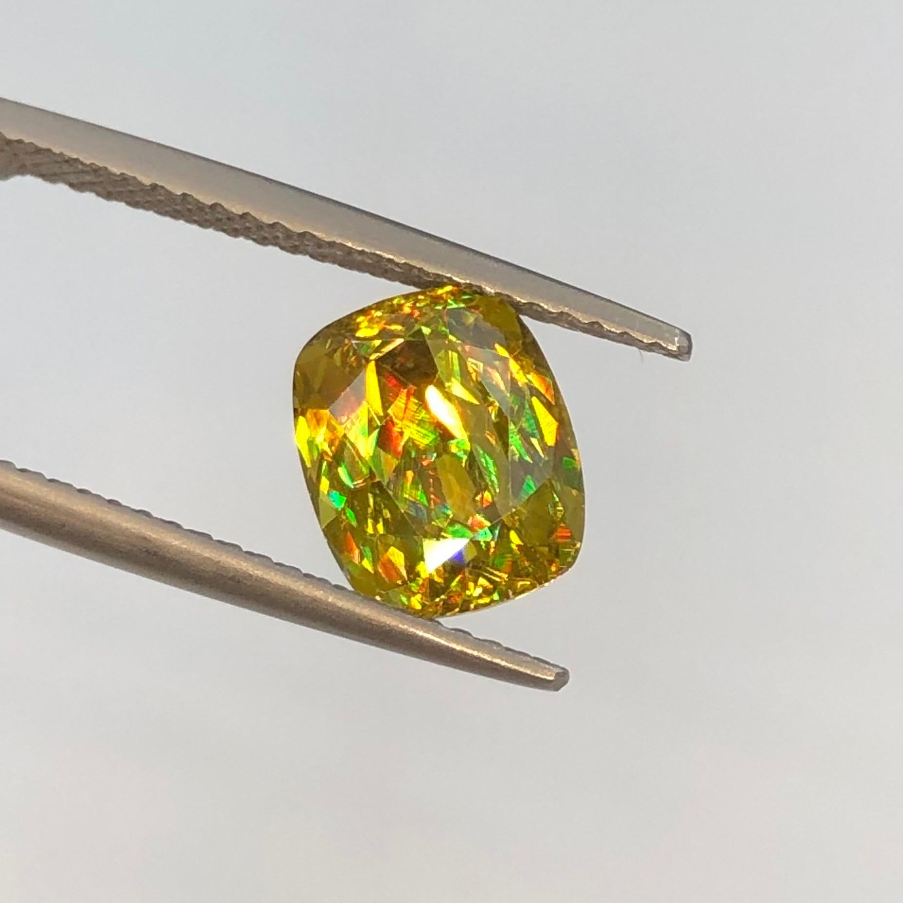 Bellissimo Sfene giallo dorato 2,40ct Cuscino Gioielli Gemma Madagascar in vendita 1