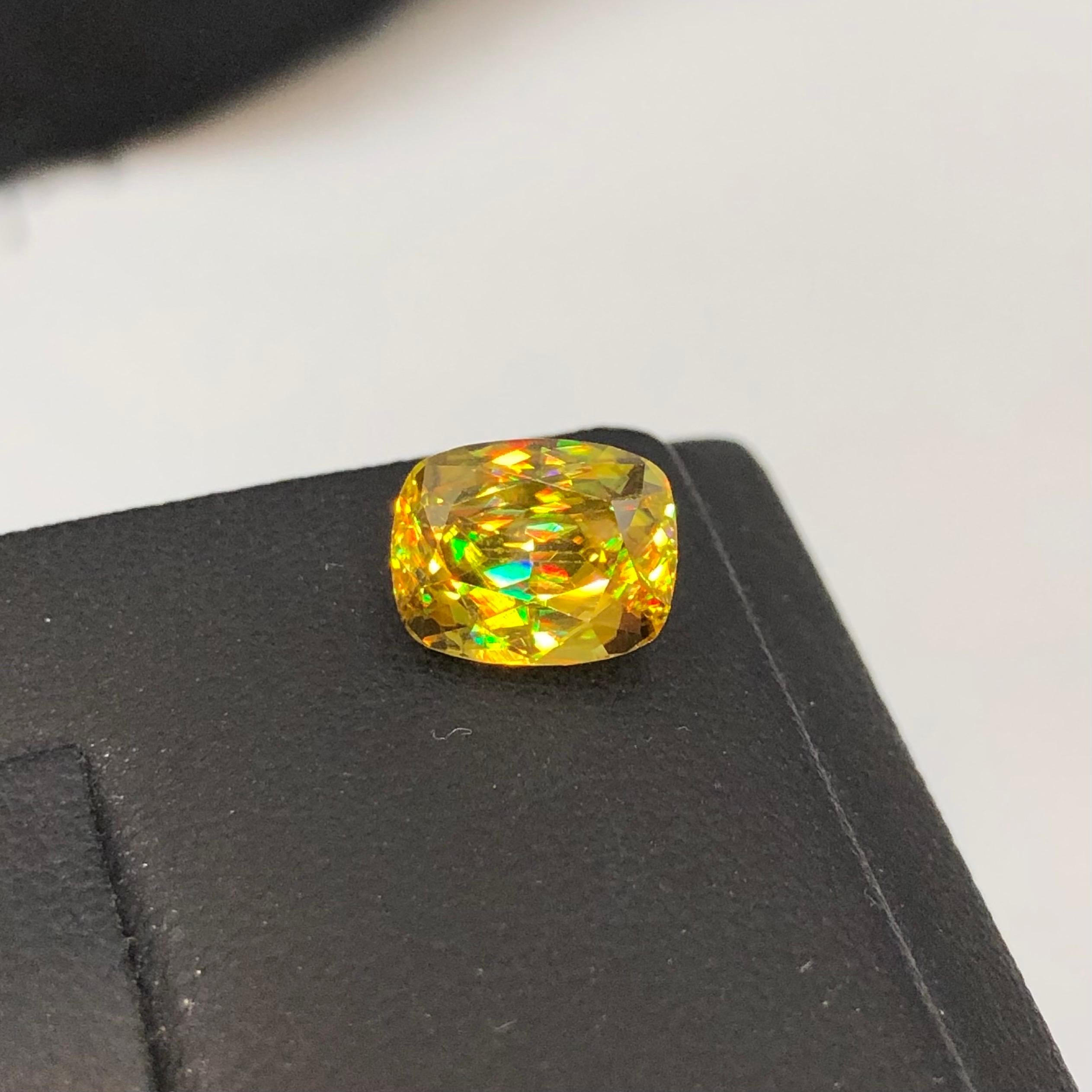 Bellissimo Sfene giallo dorato 2,40ct Cuscino Gioielli Gemma Madagascar in vendita 2