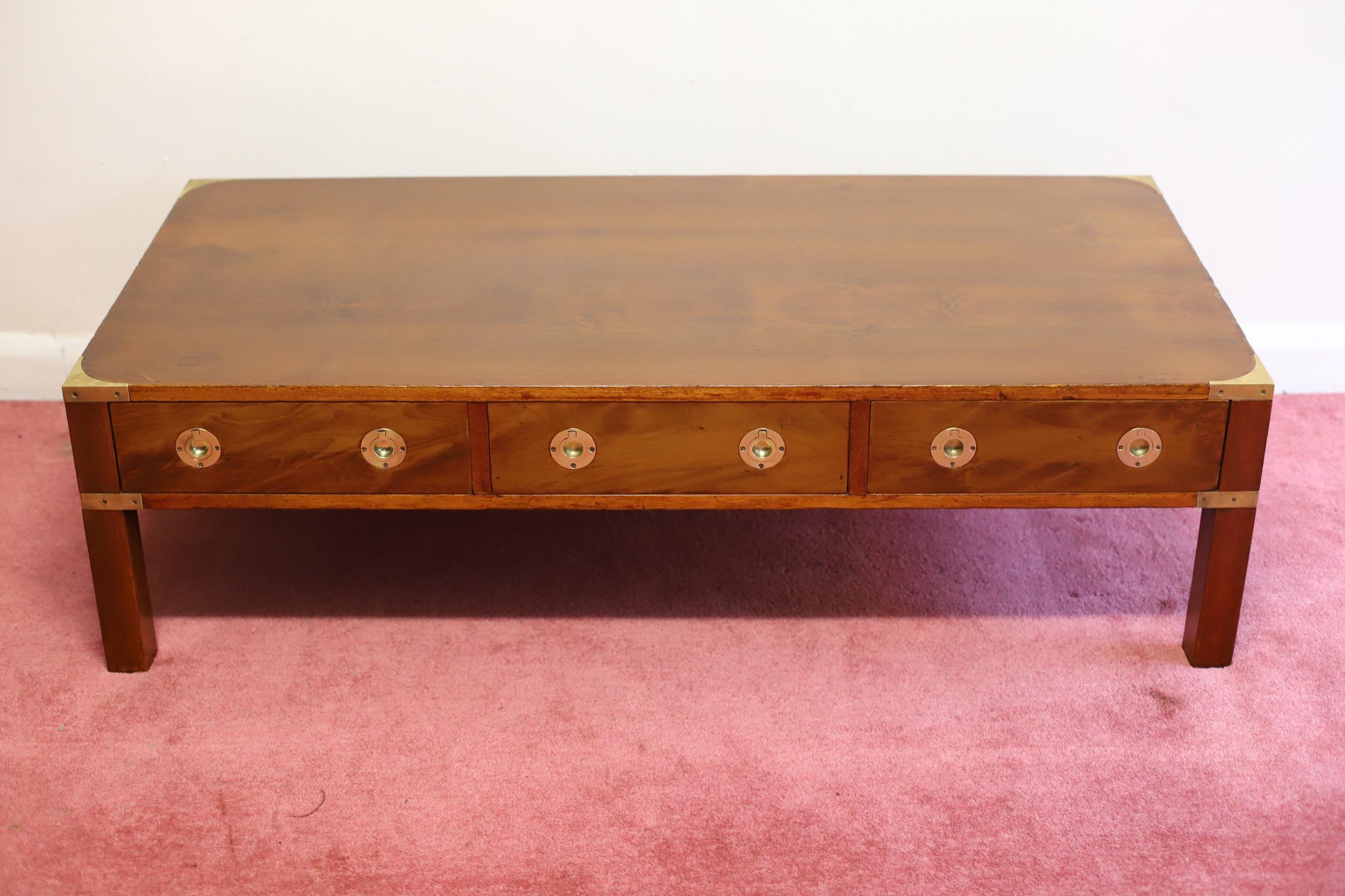 We delighted to offer for sale this beautiful vintage Burr Yew wood and Brass Bradley Furniture Military Campaign three drawer coffee table.
Opposite side having 'dummy' similar military style drawer fronts.Brass corners to table top surface.
Table