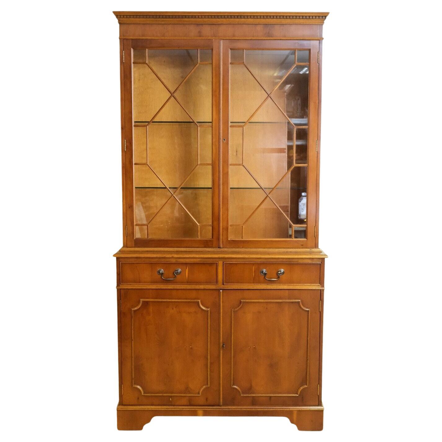 We are delighted to offer for sale this lovely Yew wood display/bookcase cabinet with lights and adjustable glass shelves. 

This well made display/bookcase cabinet has adjustable glass and a pair of glassed top front doors. The bottom part shows