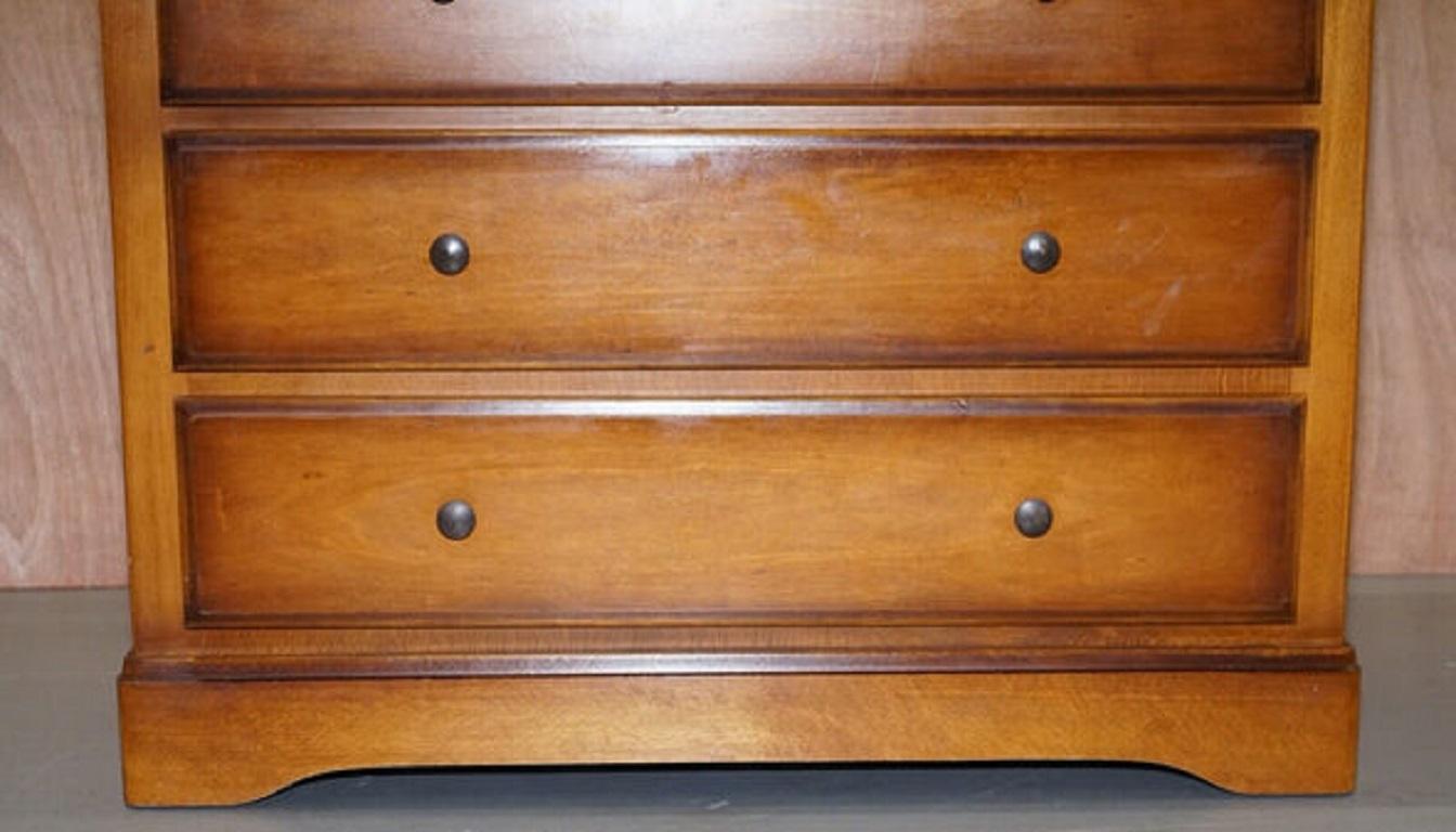 Beautiful Yew Wood French Style Chest of Drawers In Good Condition For Sale In Pulborough, GB