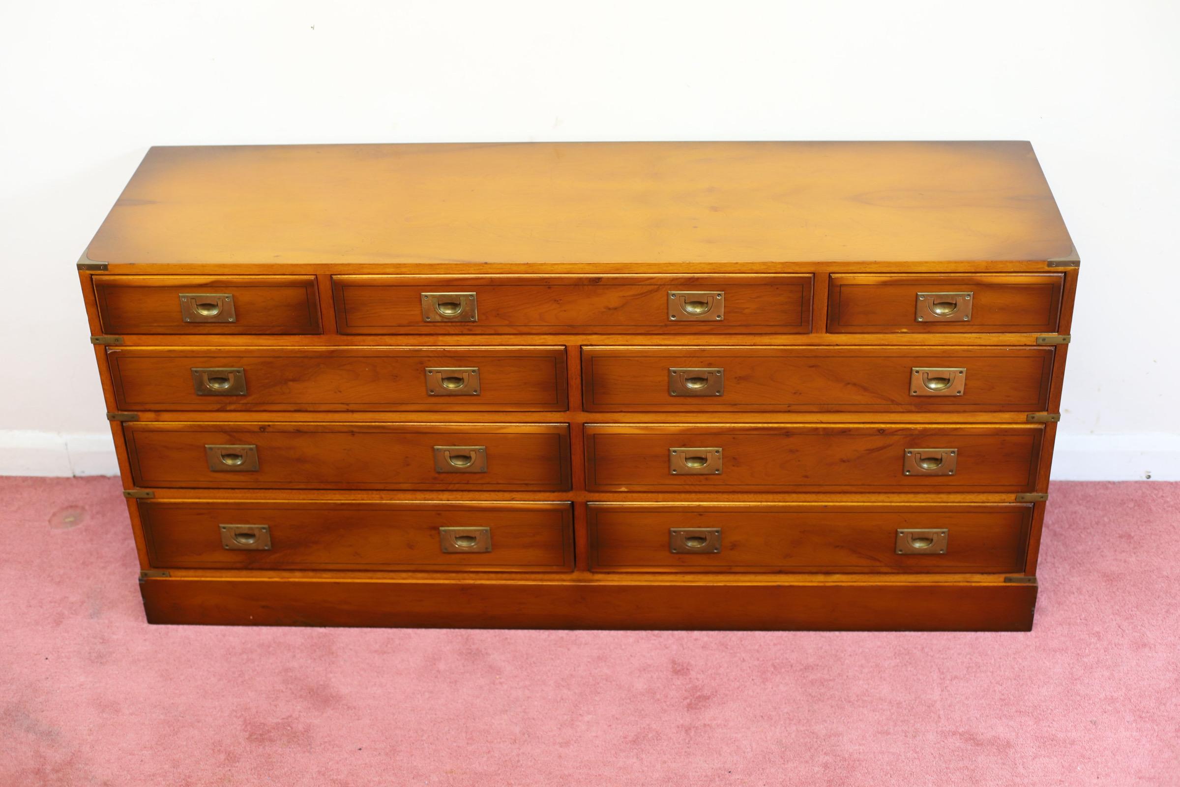 Britannique Magnifique Sidebord de Campagne Militaire en Wood Wood en vente