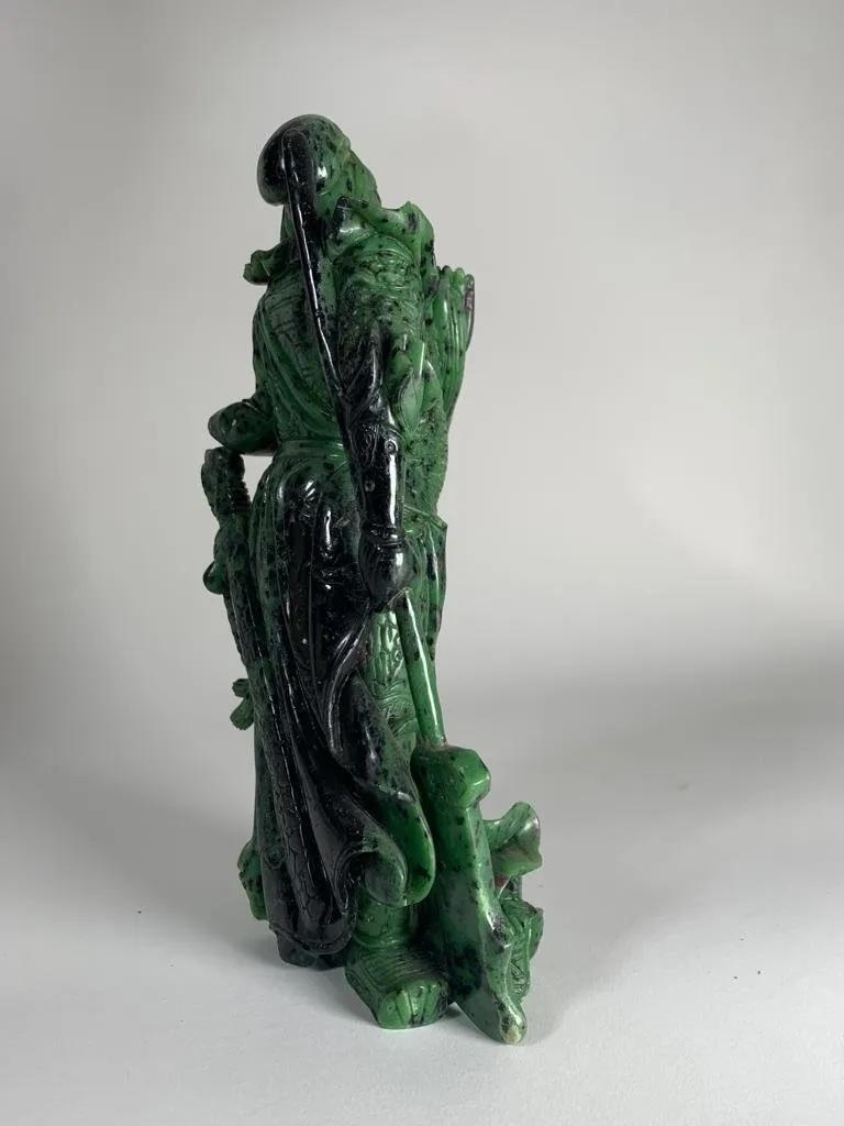 Magnifique sculpture de zoisite en vente 2