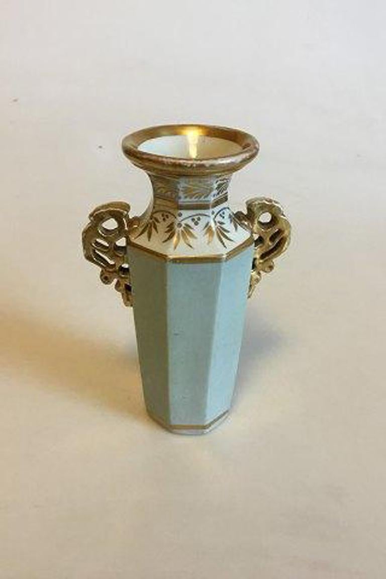 Beautifull Little English Vase with Gold and Flowers In Good Condition For Sale In Copenhagen, DK
