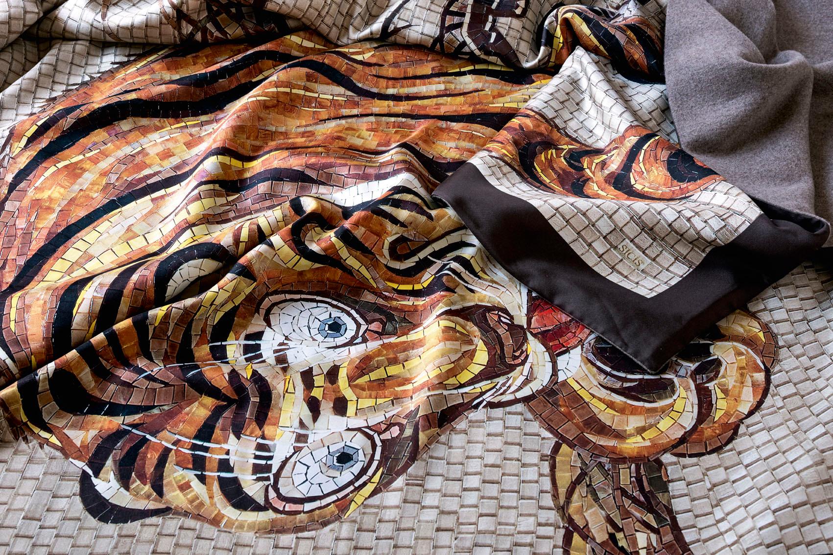 Modern Beautiful Tiger Bedcover Blanket Silk Cashmere Wood For Sale