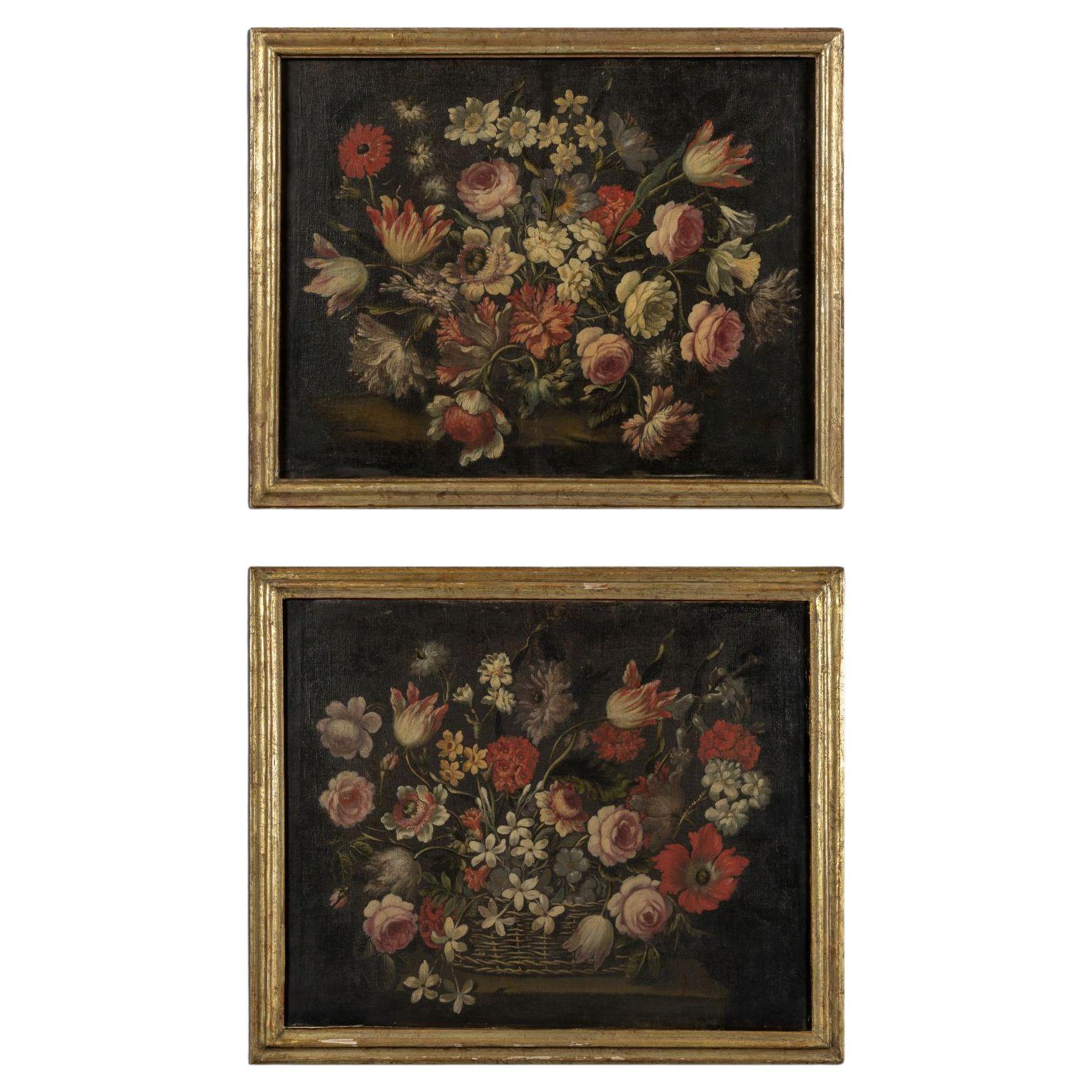 Paire d'objets du XVIIe siècle magnifiquement vieillis. Natures mortes florales italiennes baroques en vente