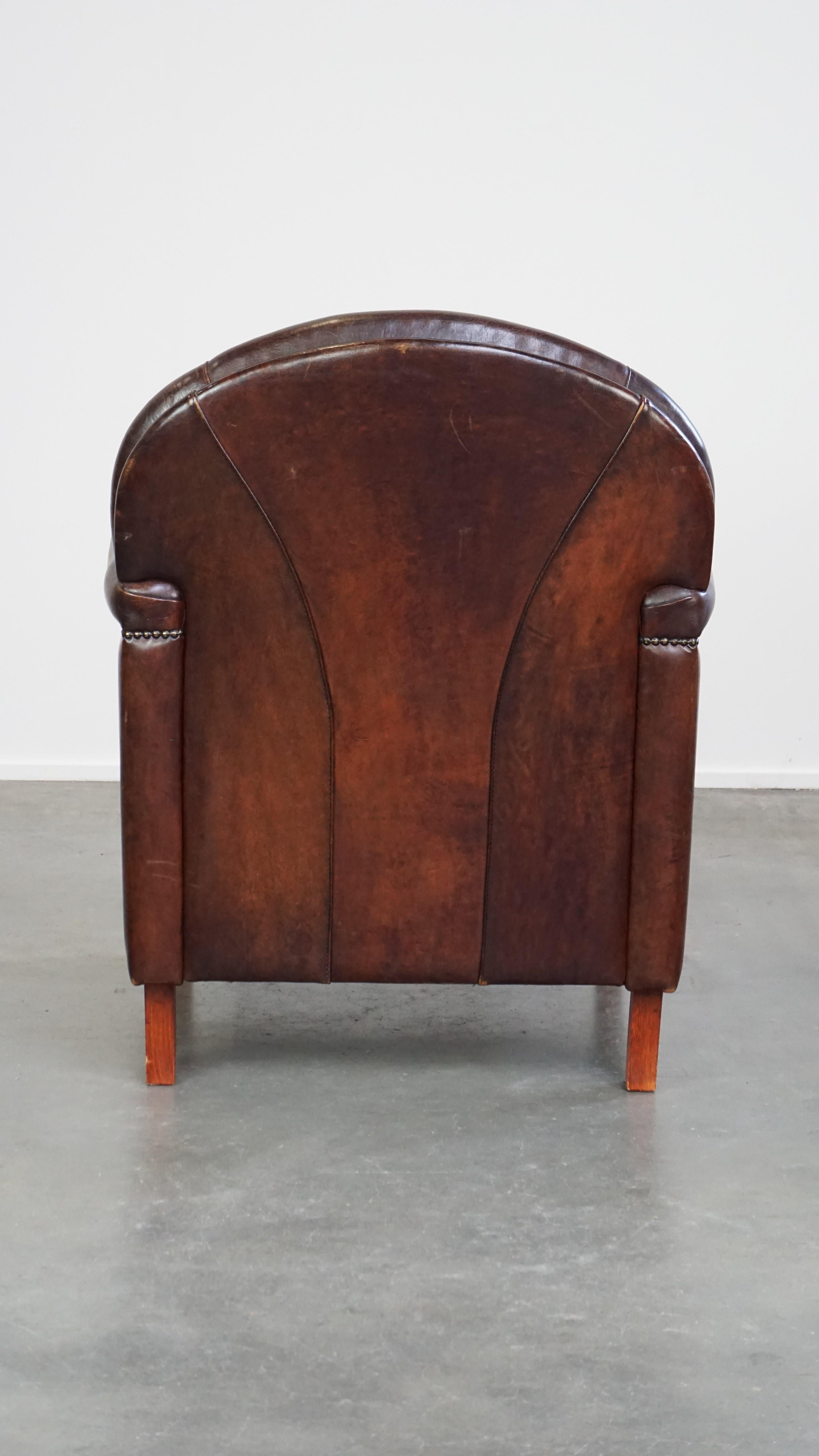 Sillón de diseño de piel de oveja con un acabado bonito y adecuado en Bueno estado para la venta en Harderwijk, NL