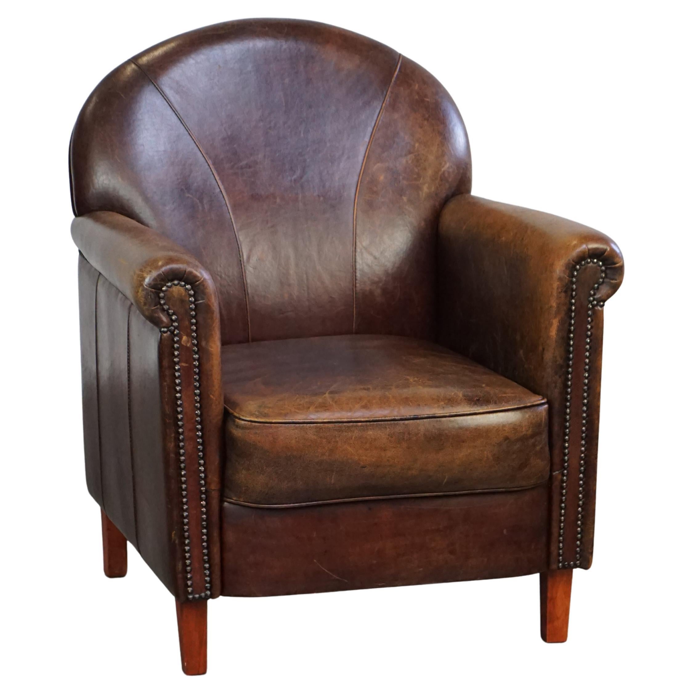 Poltrona di design in pelle di pecora, splendidamente rifinita e di ottima qualità