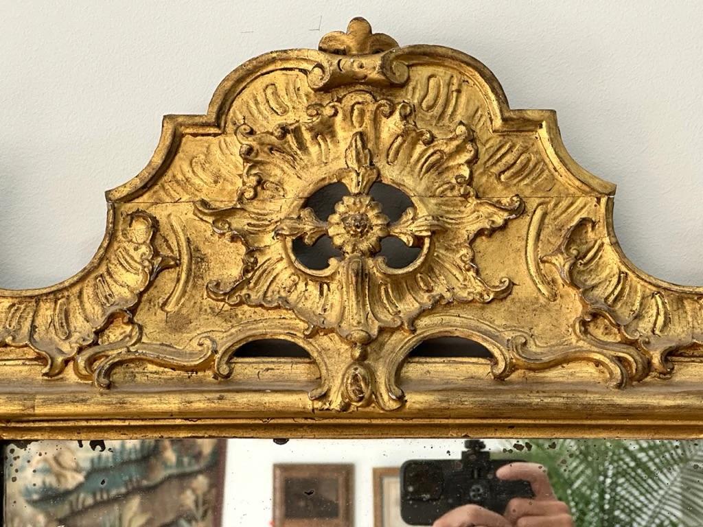 English Beautifully Carved, Gilded 18th Century Mirror For Sale