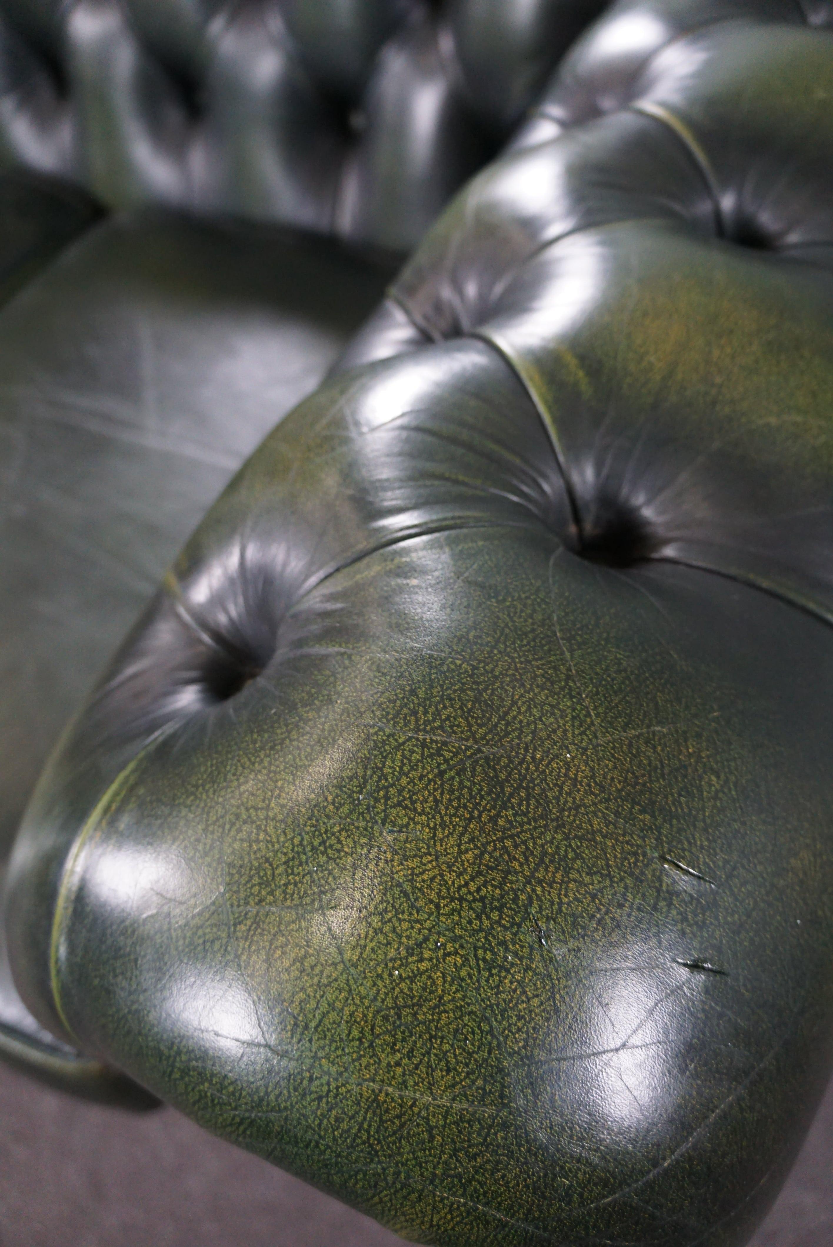 Beautifully colored spacious green cow leather Chesterfield sofa, 3.5 seater 10