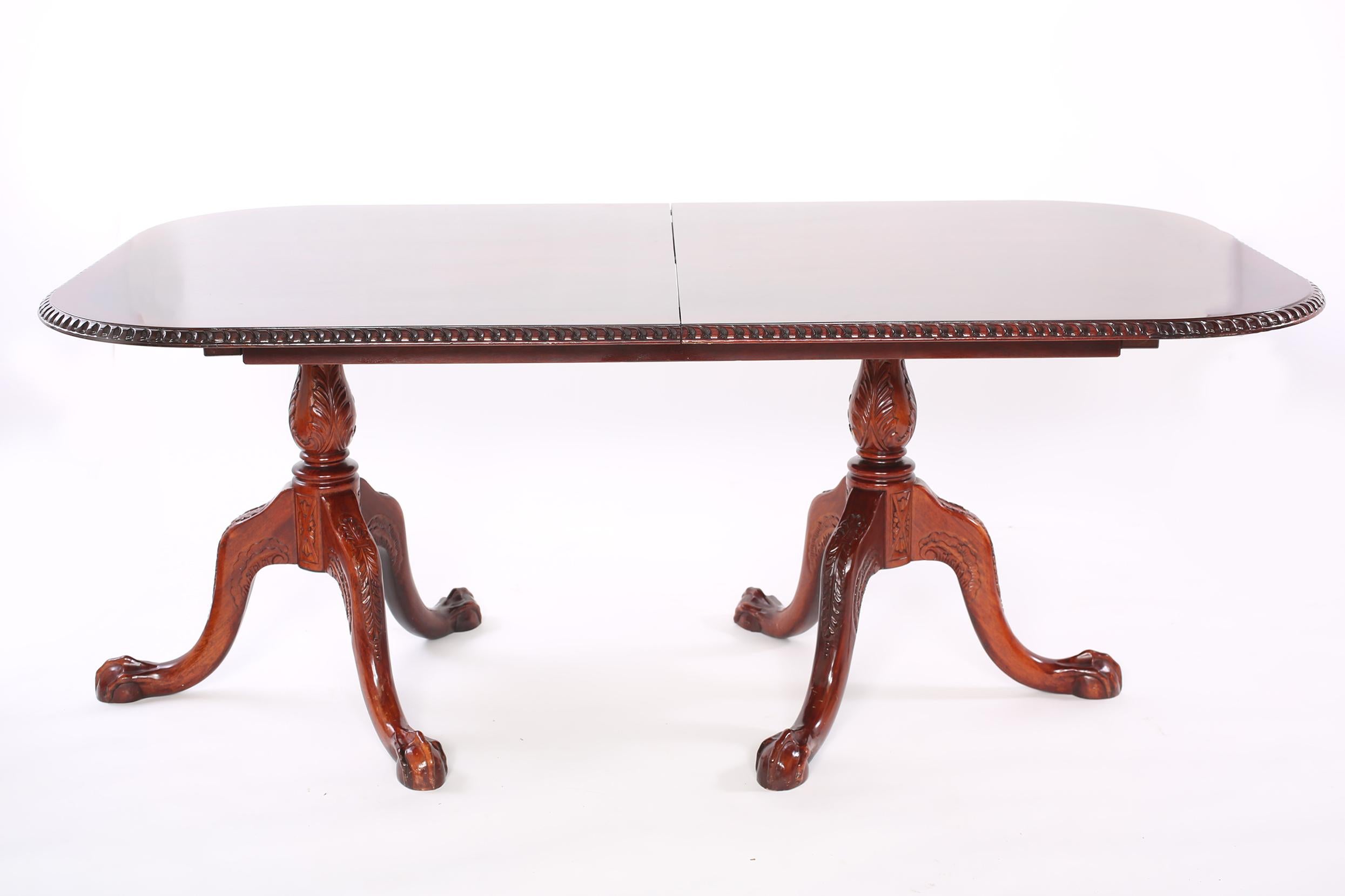 Beautifully crafted American-Centennial Queen Anne style dining table in mahogany wood. The dining table comes with two leaves and can seats up eight people when it's fully extended. The table is in great condition. Closed the table stand about 29