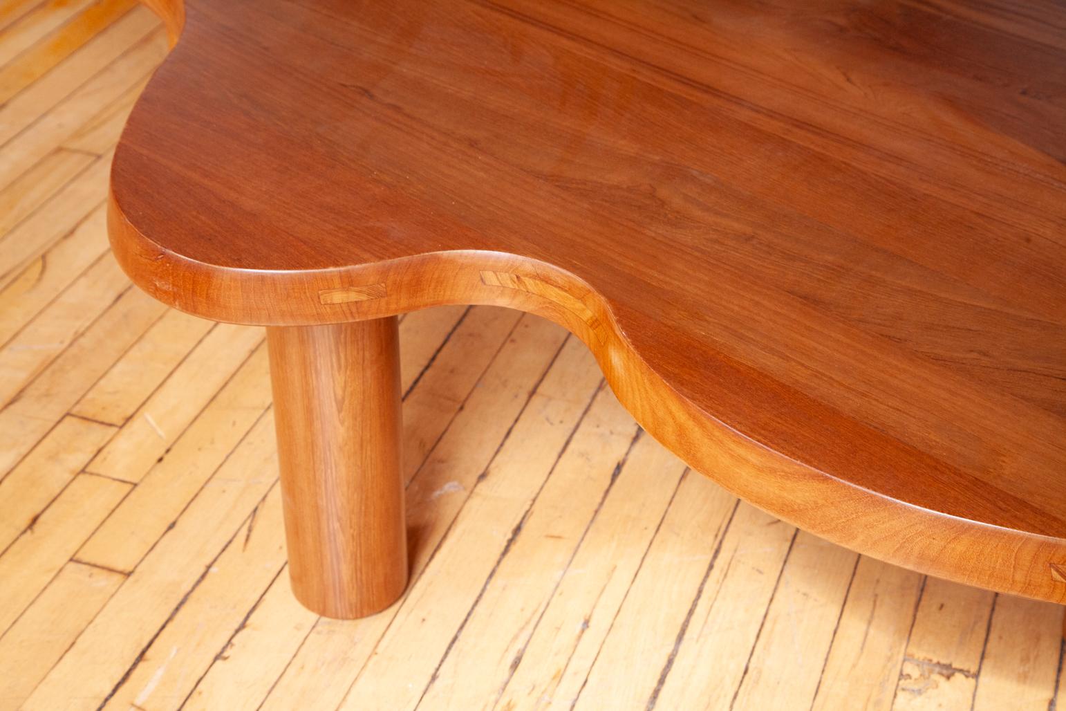 French Modern Style Coffee Table In Excellent Condition For Sale In Philadelphia, PA