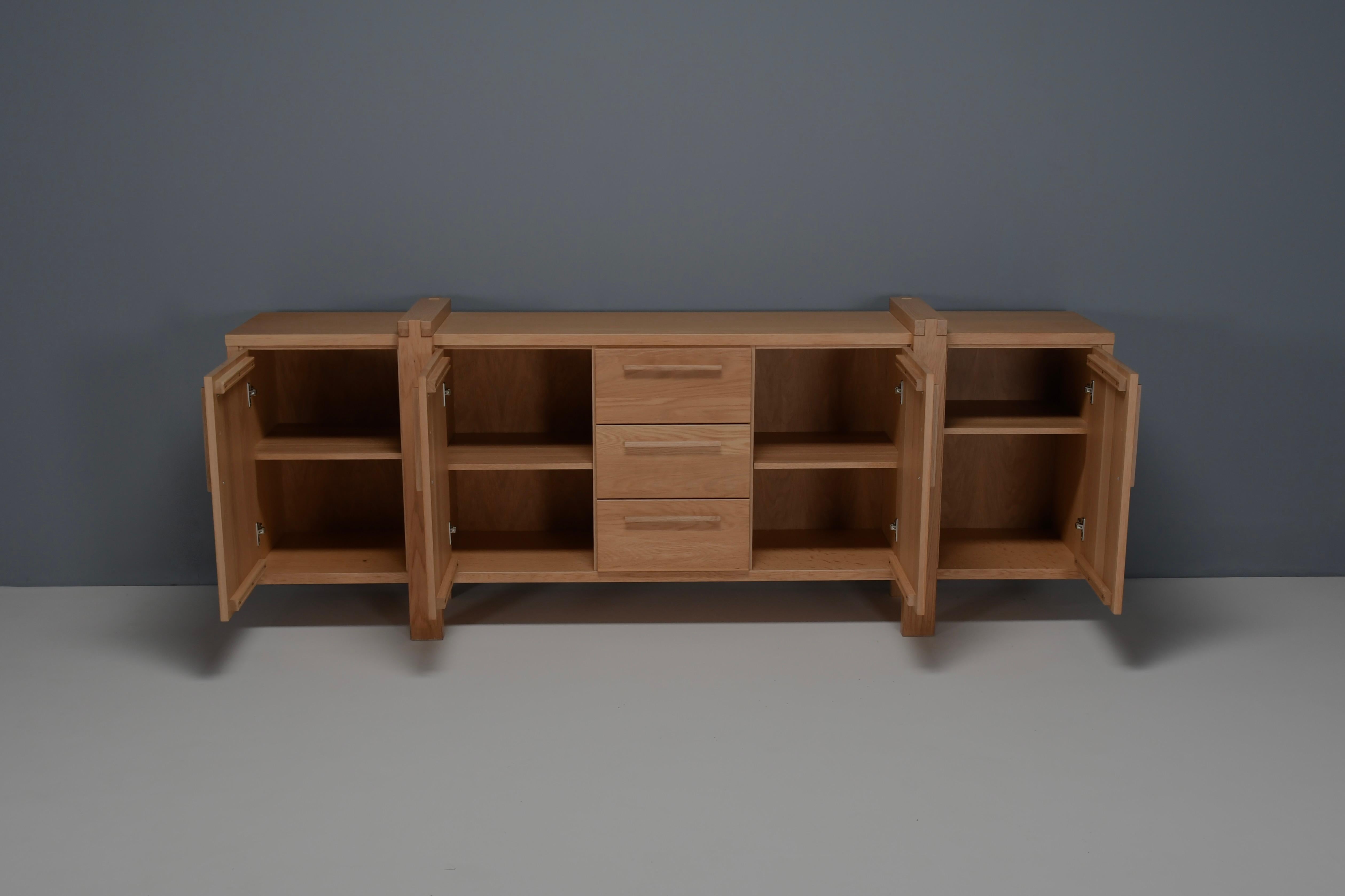 Beautifully Crafted Solid Oak Sideboard, 20th Century, Belgium  For Sale 3