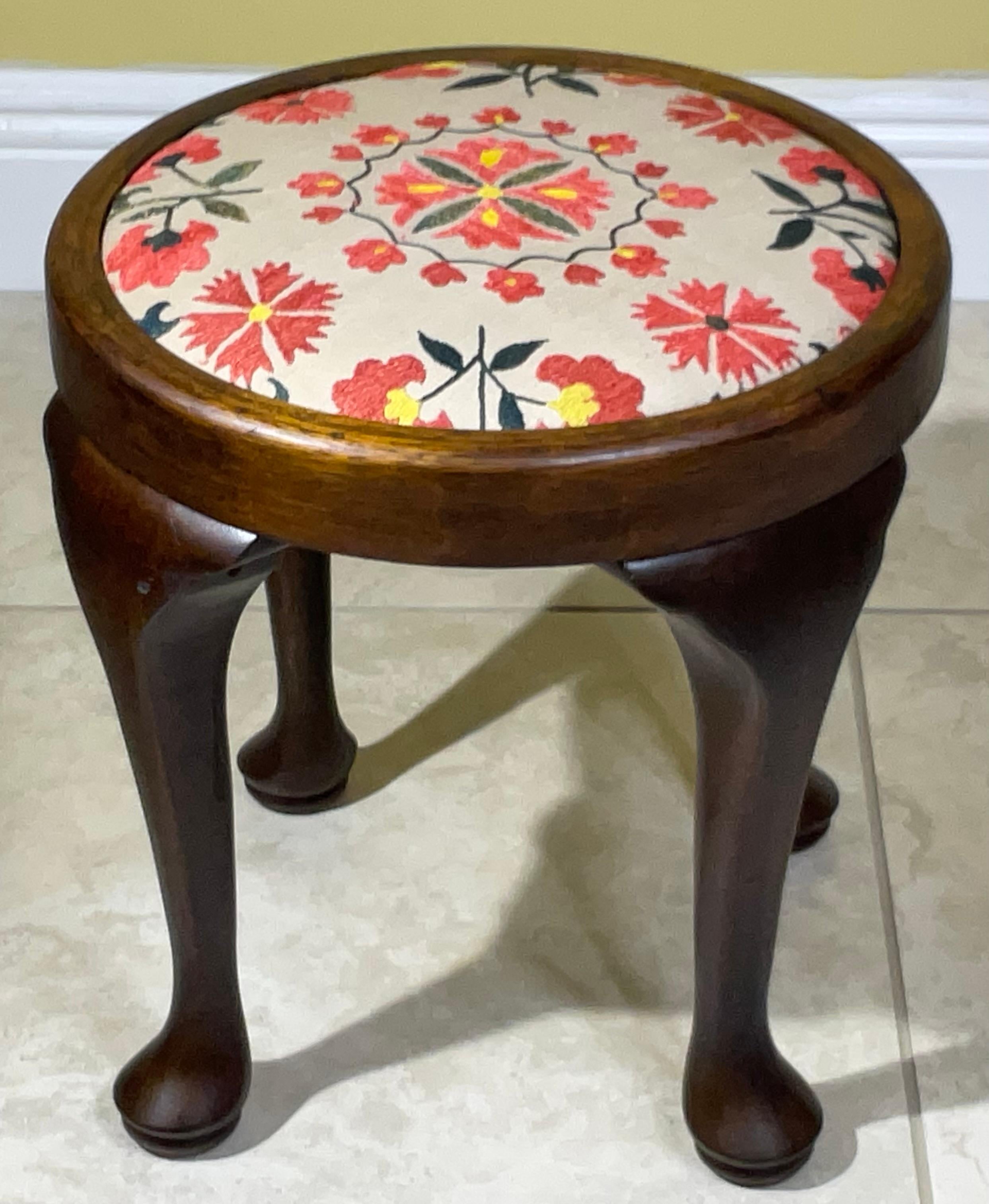 20th Century Beautifully Crafted Vintage Victorian-Style Footstool with Suzani Embroidery For Sale