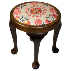 Reposapiés vintage de estilo victoriano con bordado suzani, de bella factura