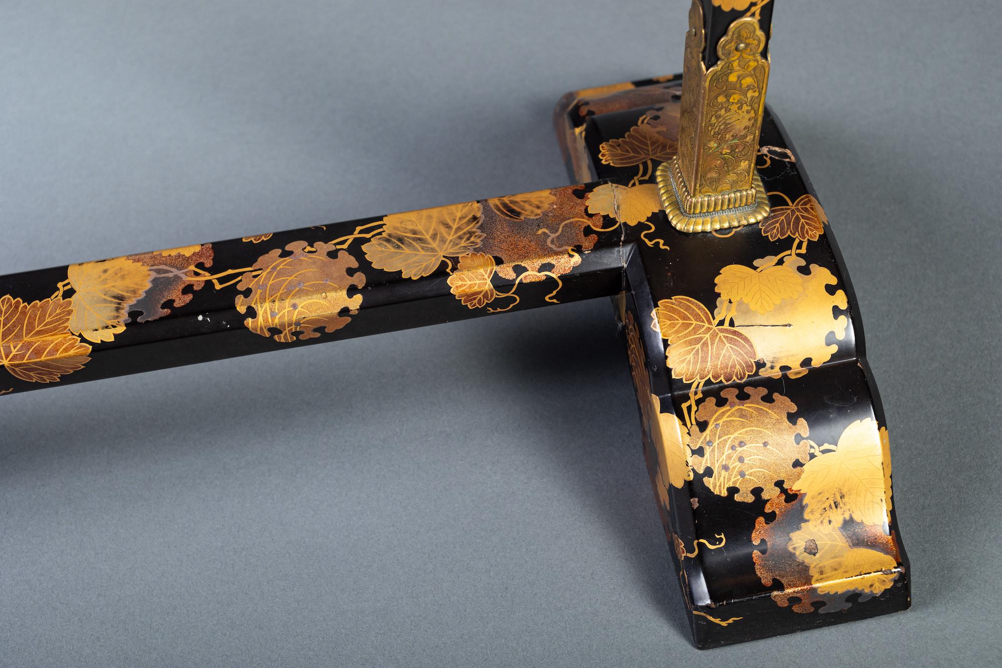 Beautifully Decorated Lacquer Towel  Rack for Tea Ceremony.  For Sale 5