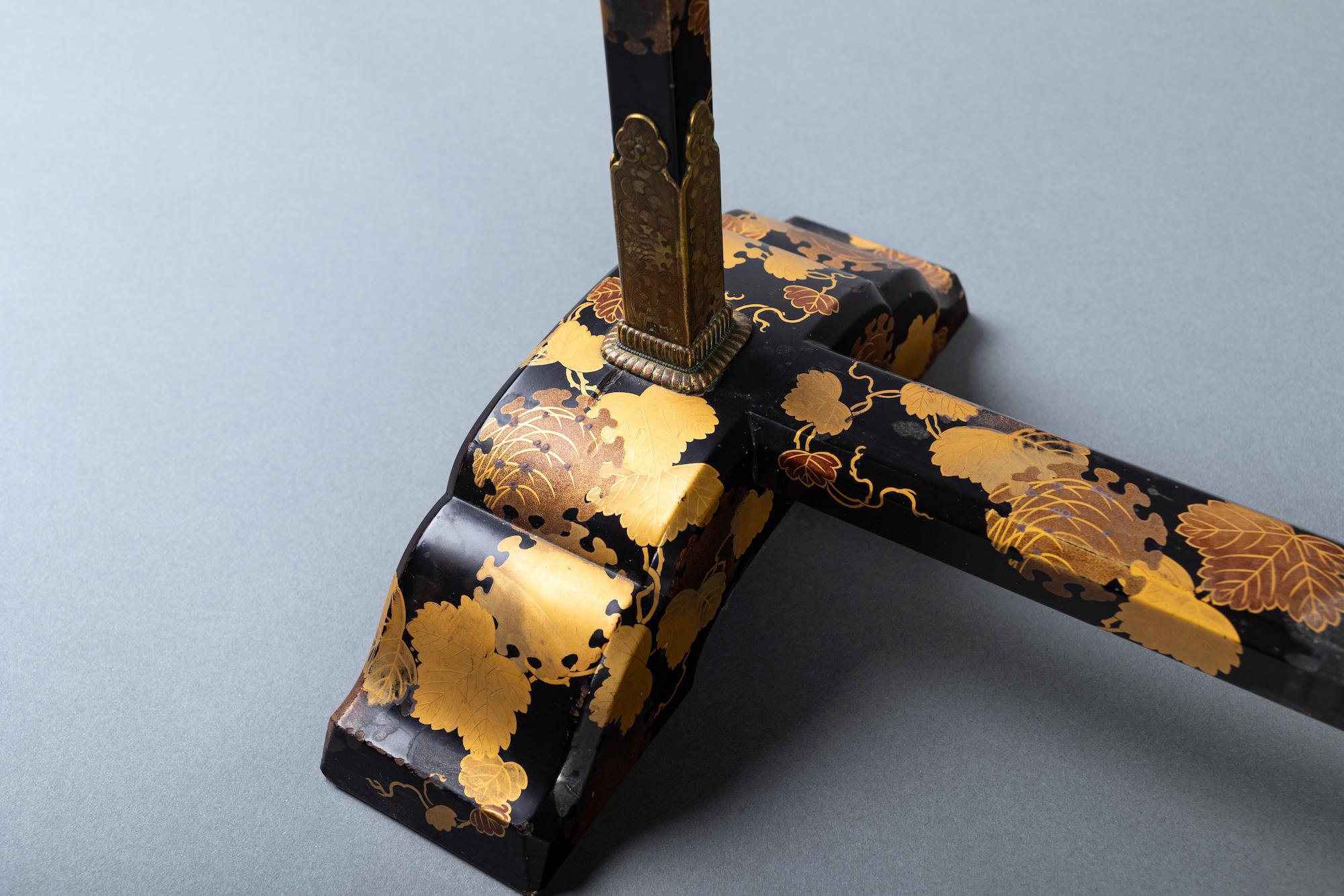 Beautifully Decorated Lacquer Towel  Rack for Tea Ceremony.  For Sale 3