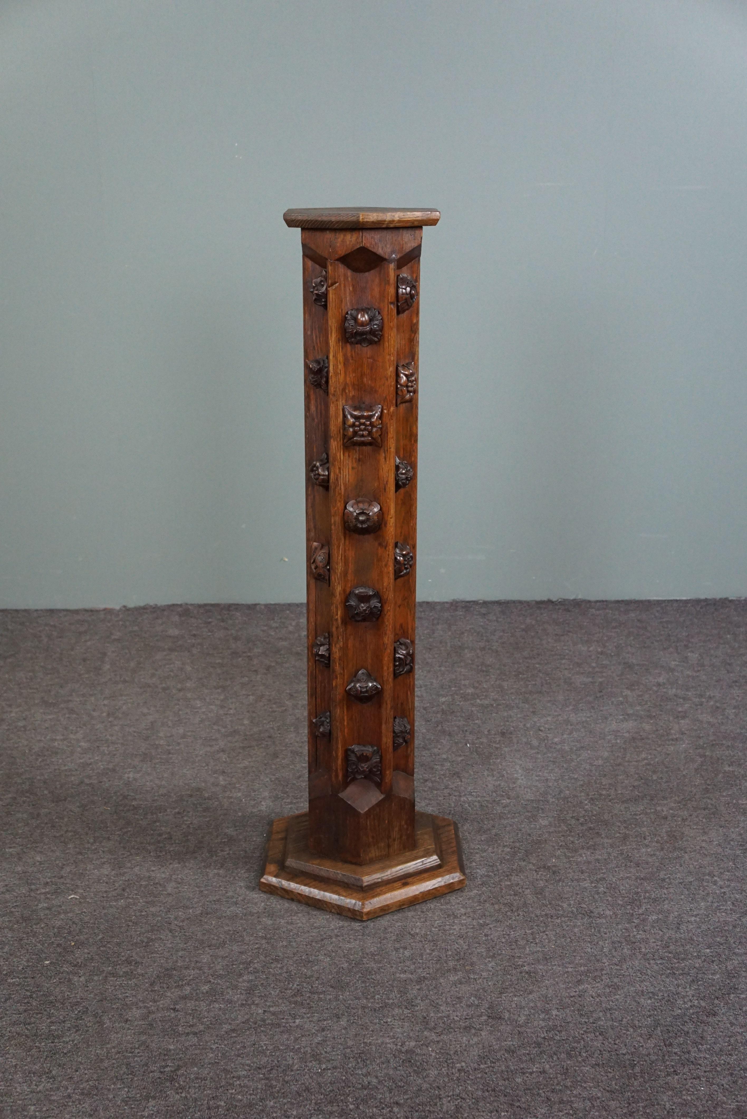 Offered is this very decoratively decorated wooden column from the end of the 19th century.

This pillar makes every object placed on it stand out and stand out. This very decorative whole can therefore be used for multiple purposes. This item can