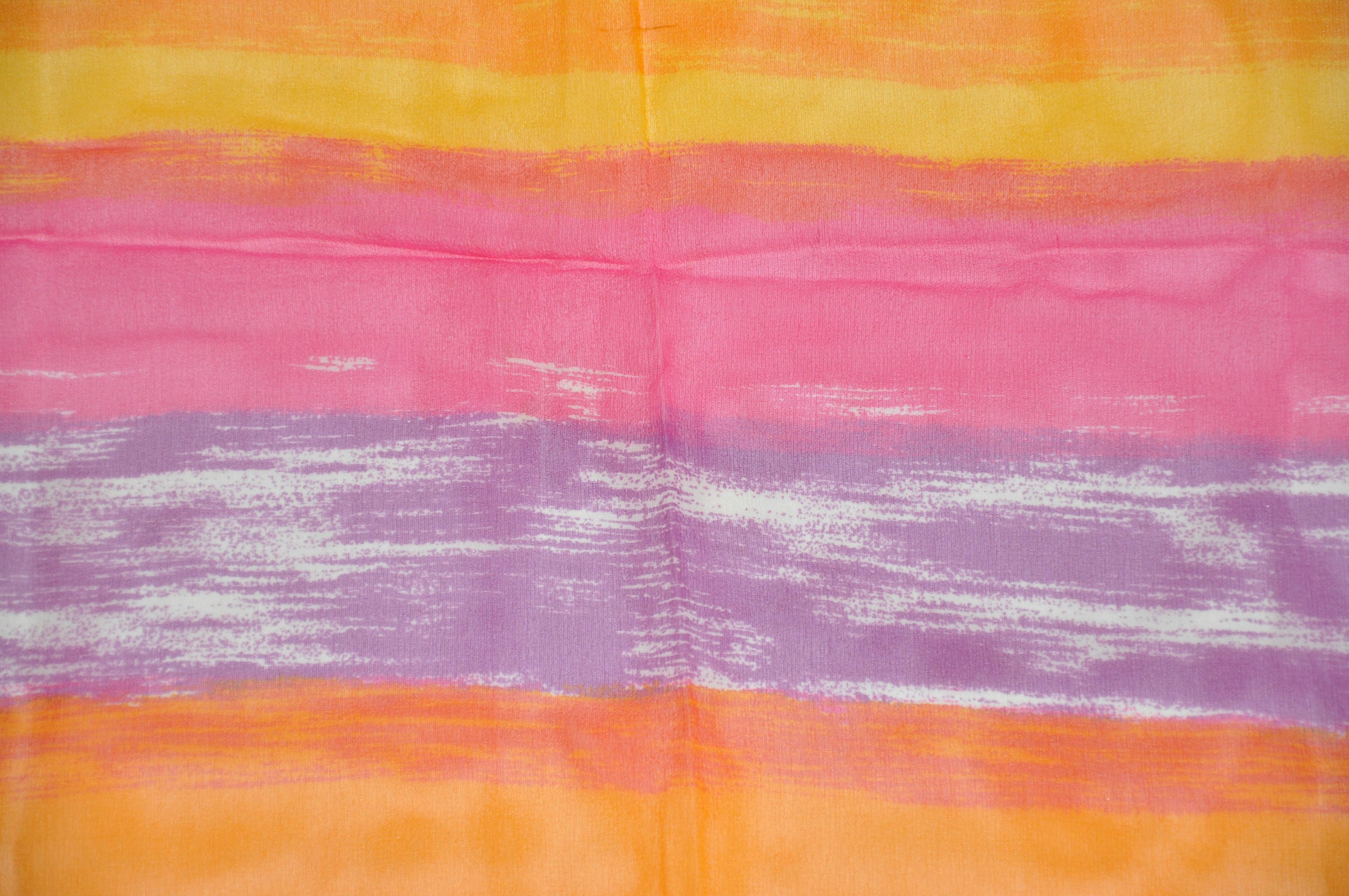 Orange Magnifique et délicate écharpe en mousseline de soie « Summer Sun Rise » en vente