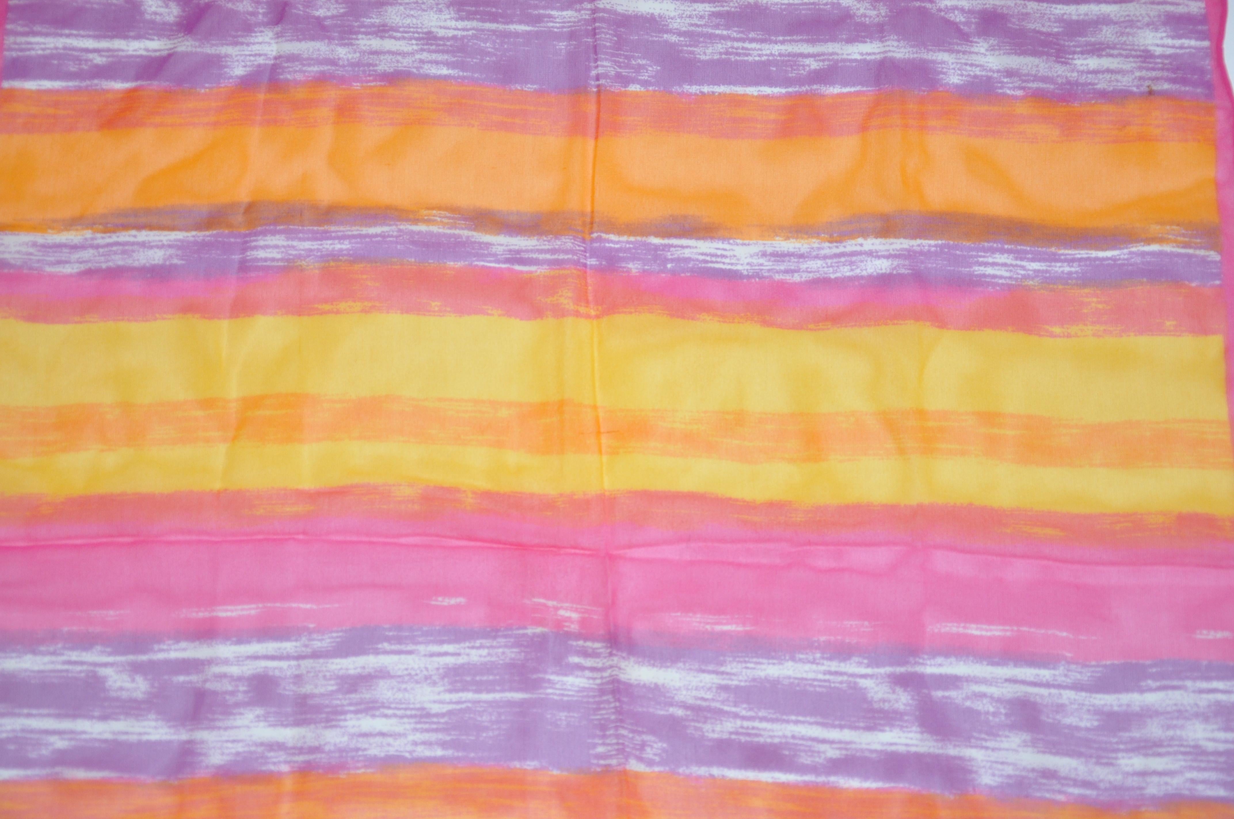 Magnifique et délicate écharpe en mousseline de soie « Summer Sun Rise » en vente 1