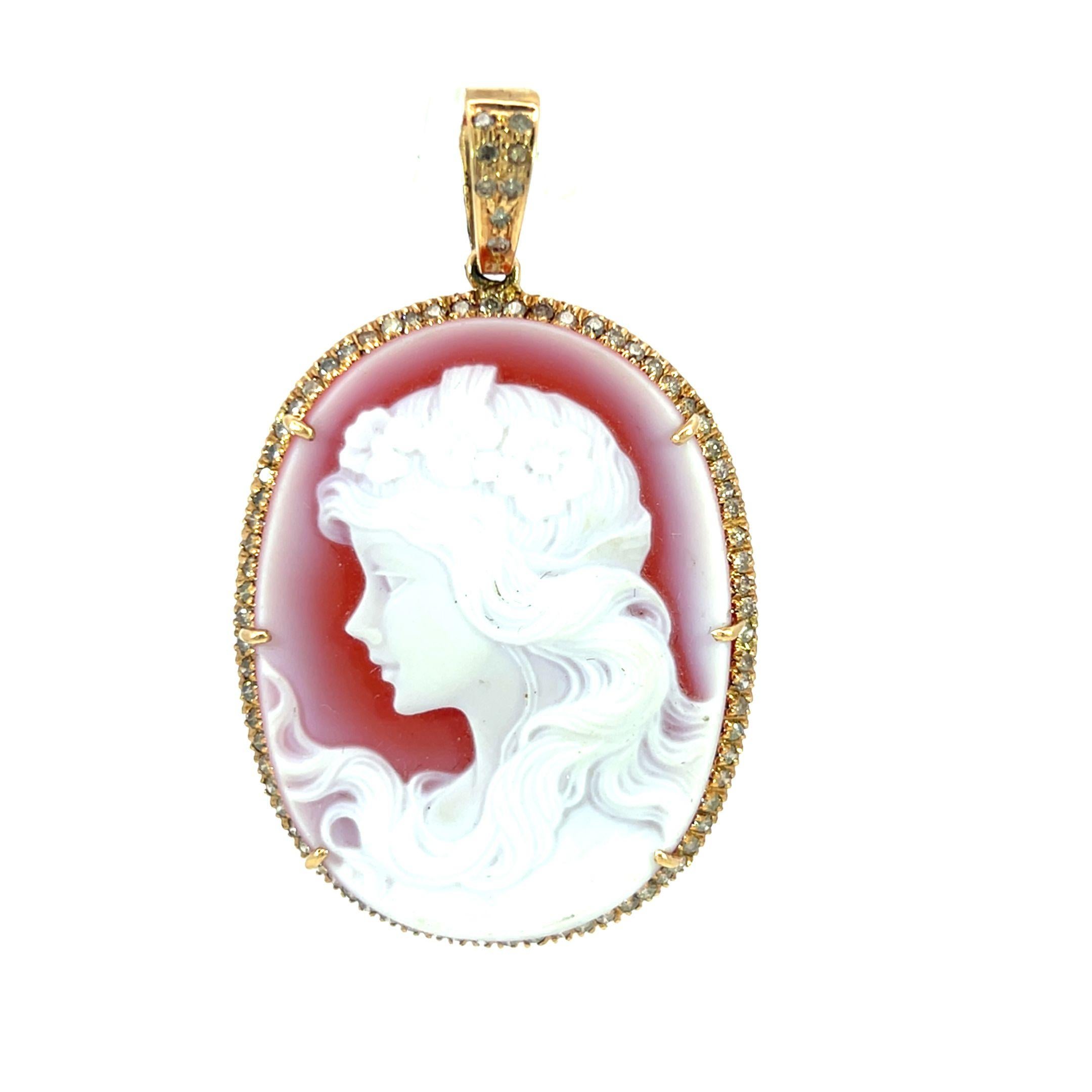 Pendentif camée naturel magnifiquement conçu avec diamants