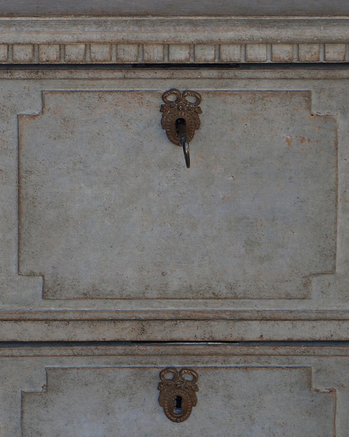 19th Century Beautifully Detailed Neoclassical Chest of Drawers