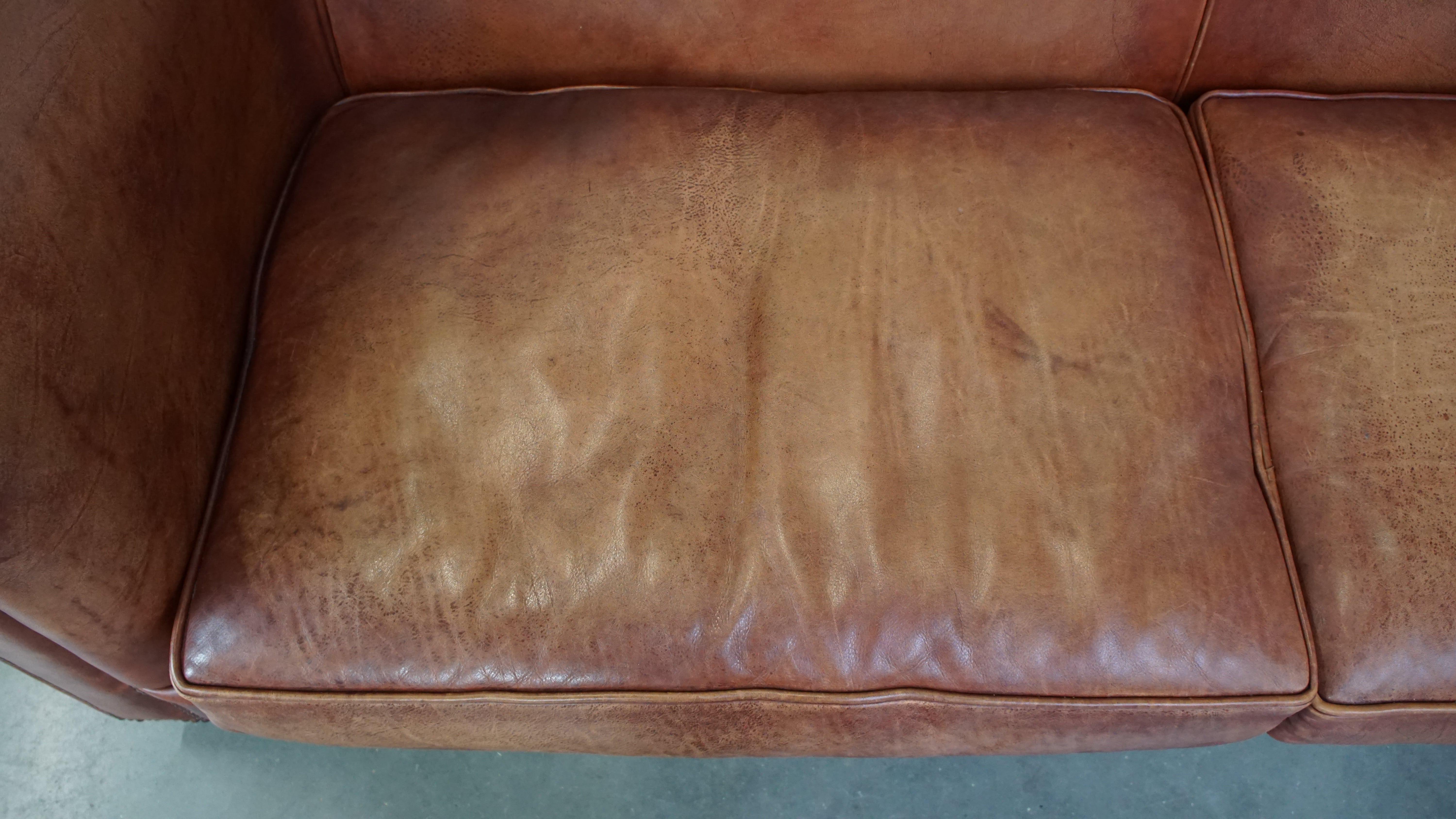 Contemporary Beautifully finished spacious 3-seater sofa, cognac-colored cowhide leather