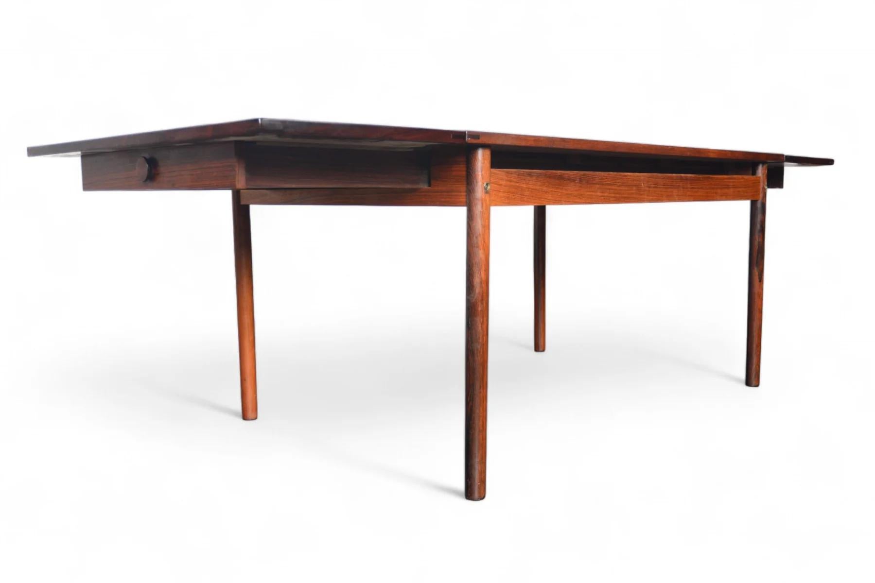 Mesa de comedor de palisandro de Brasil bellamente veteado con hojas guardadas en venta 3
