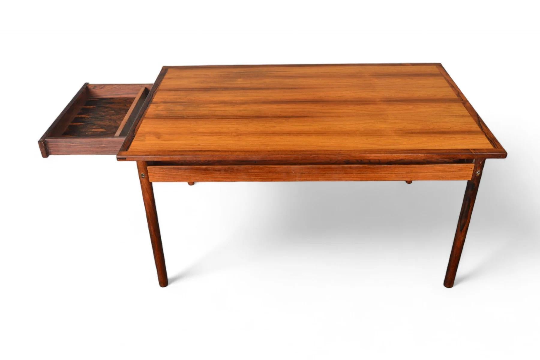 Mesa de comedor de palisandro de Brasil bellamente veteado con hojas guardadas Danés en venta