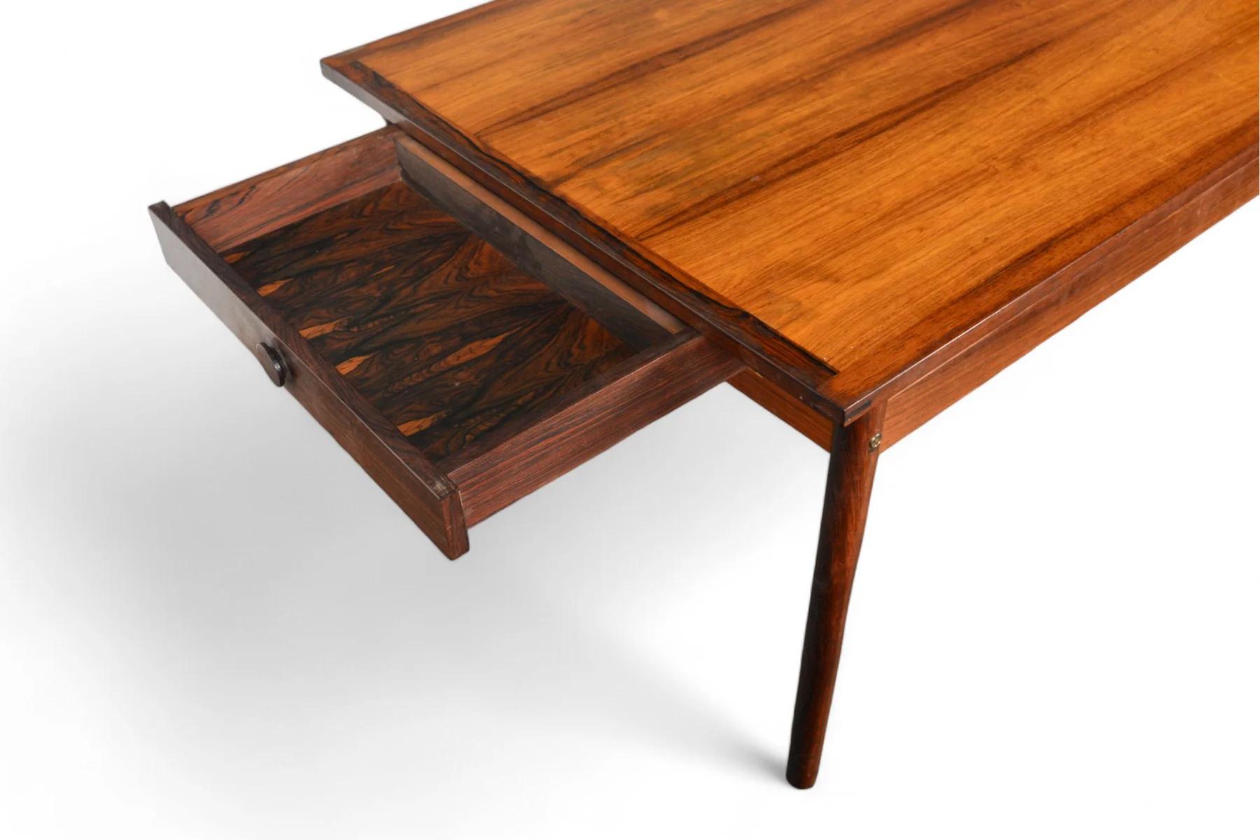 Mesa de comedor de palisandro de Brasil bellamente veteado con hojas guardadas en Bueno estado para la venta en Berkeley, CA