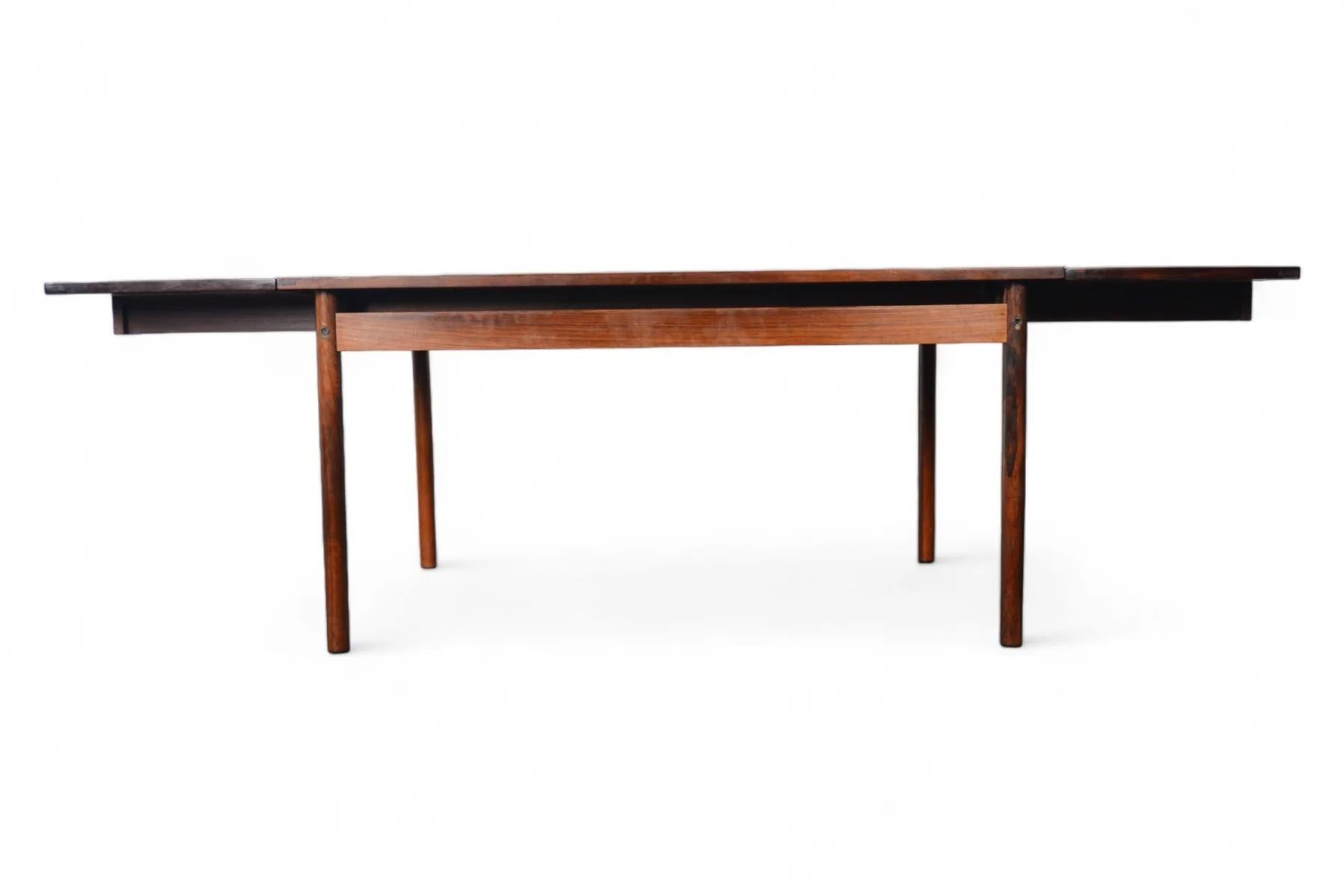 Mesa de comedor de palisandro de Brasil bellamente veteado con hojas guardadas Palo de rosa en venta