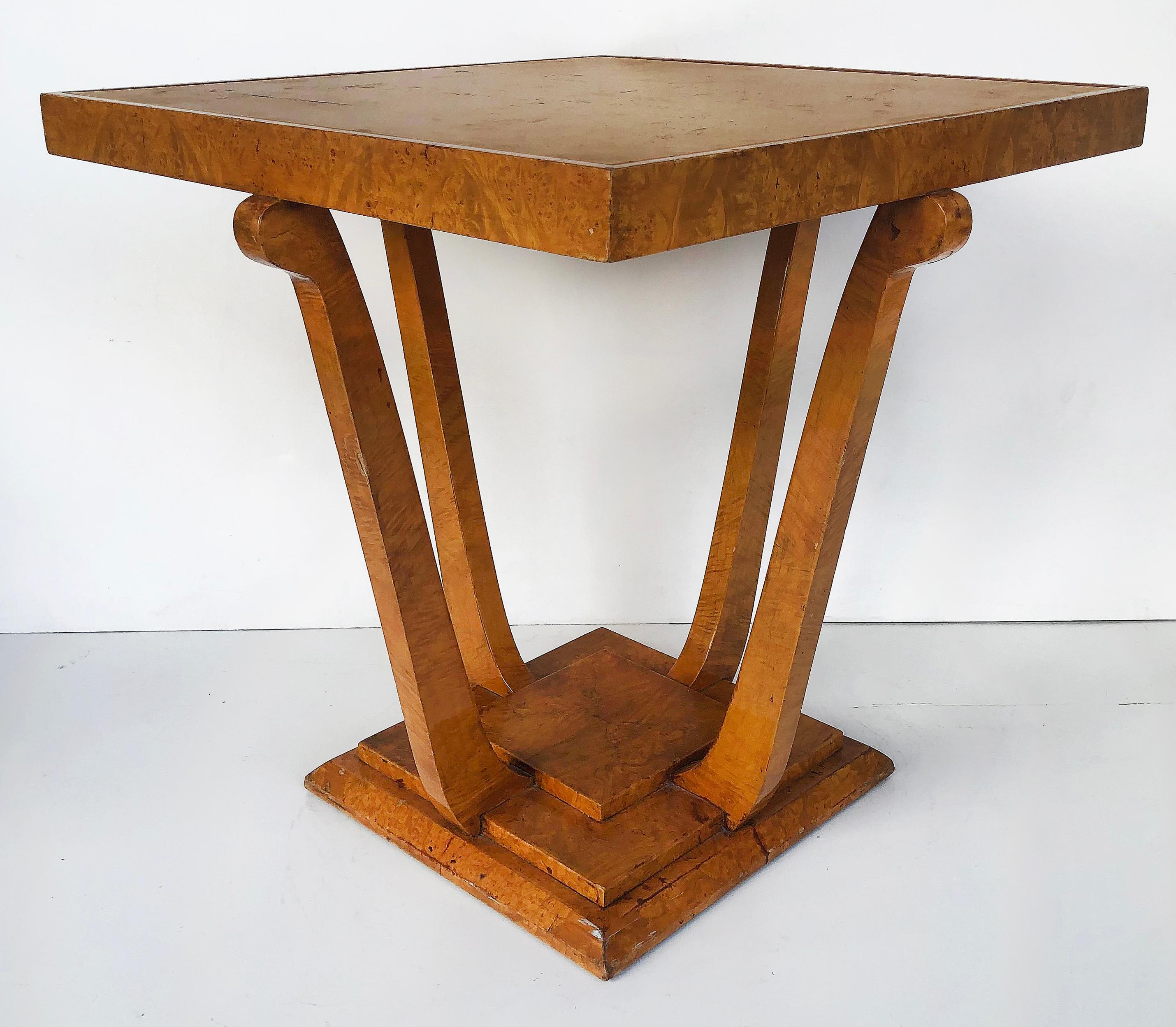 20th Century 1920s Grained Fine Austrian Biedermeier Burlwood Table and 2 Chairs For Sale