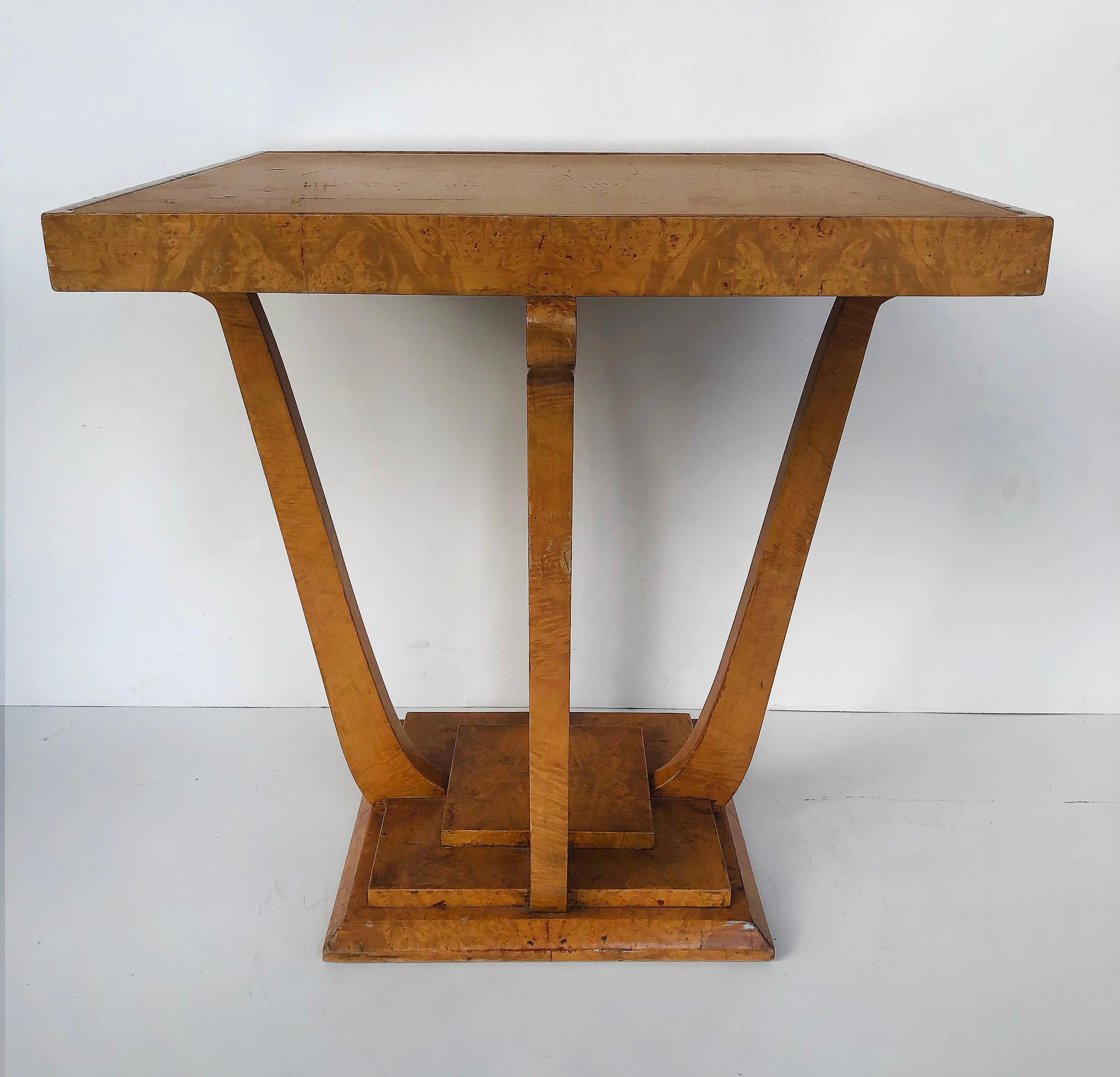 1920s Grained Fine Austrian Biedermeier Burlwood Table and 2 Chairs For Sale 1