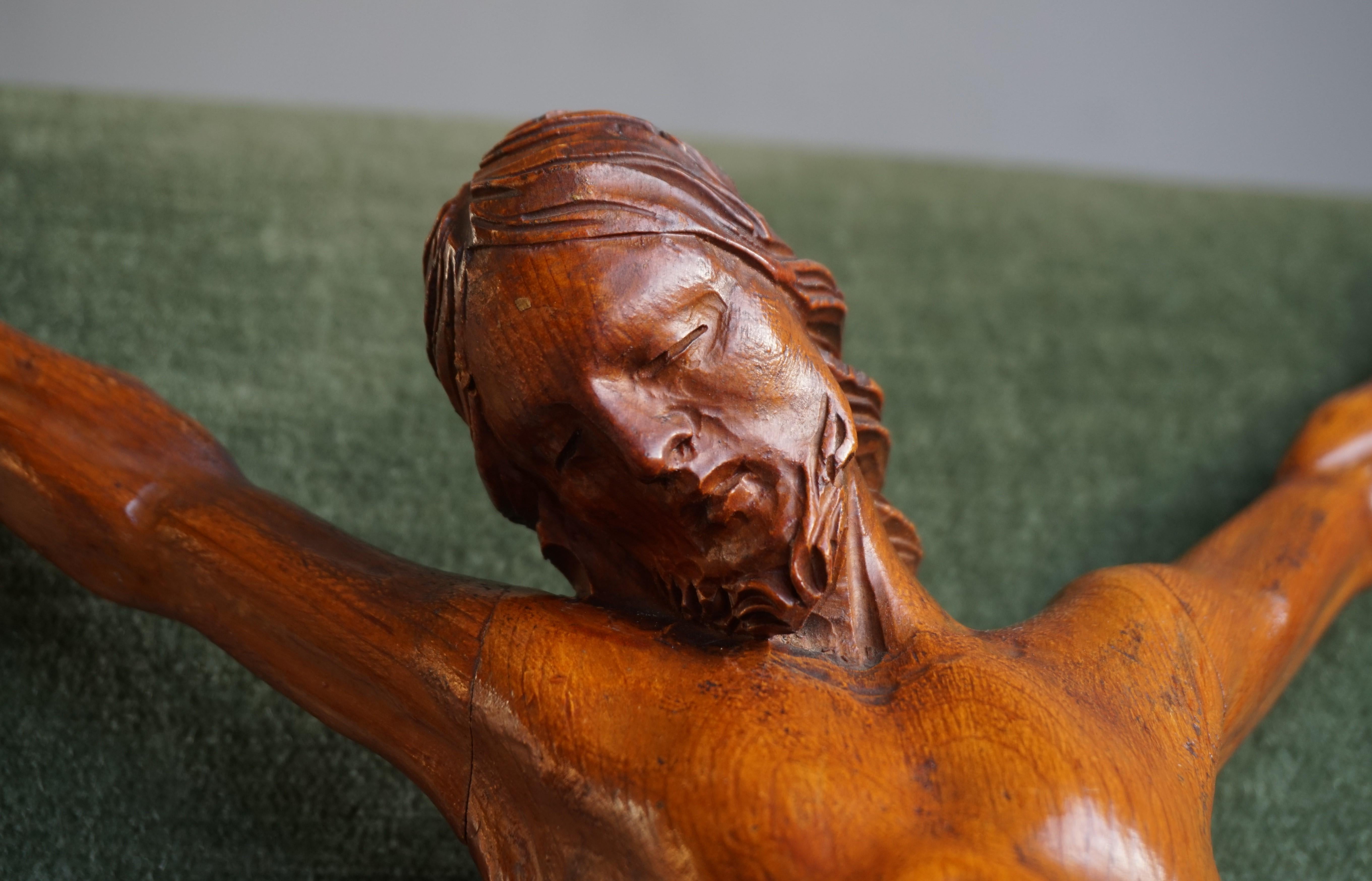 Beautifully Hand Carved Antique Wooden Corpus of Jesus Christ for Wall Mounting For Sale 2