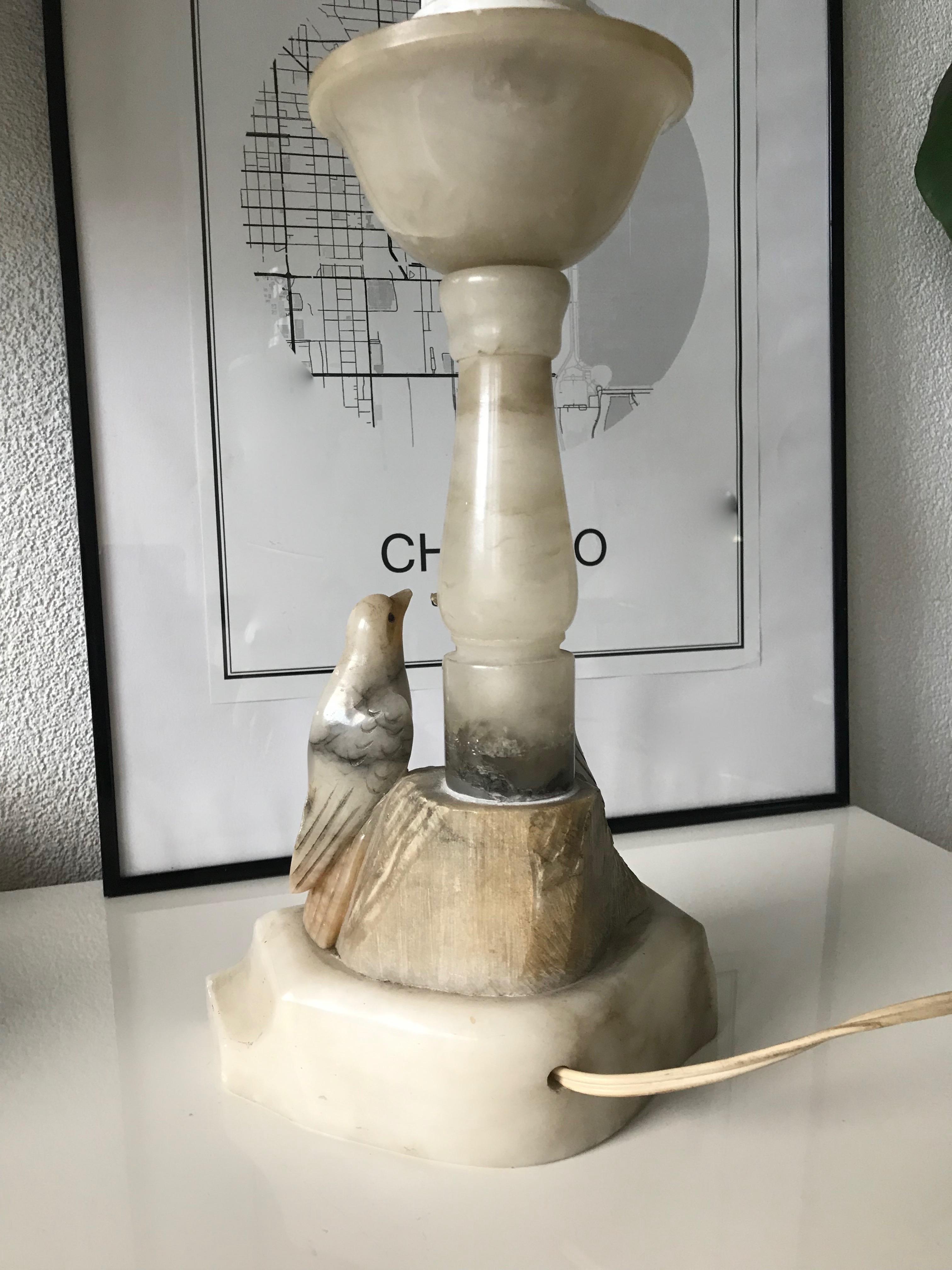20th Century Beautifully Hand Carved Midcentury Nesting Birds Alabaster Table or Desk Lamp For Sale
