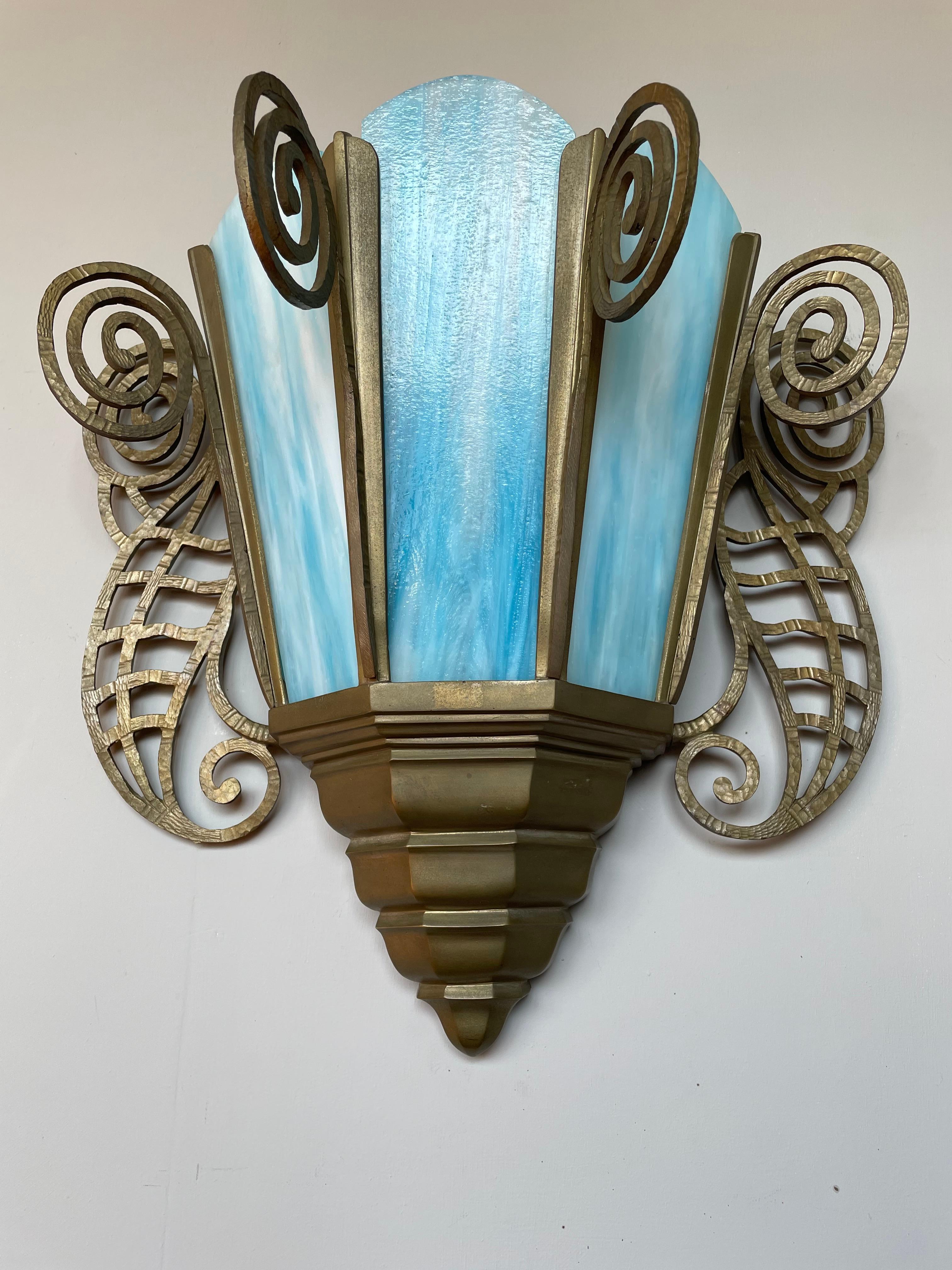 Beautifully Hand-Crafted, Large Art Nouveau Style Bronze & Art Glass Wall Sconce For Sale 3