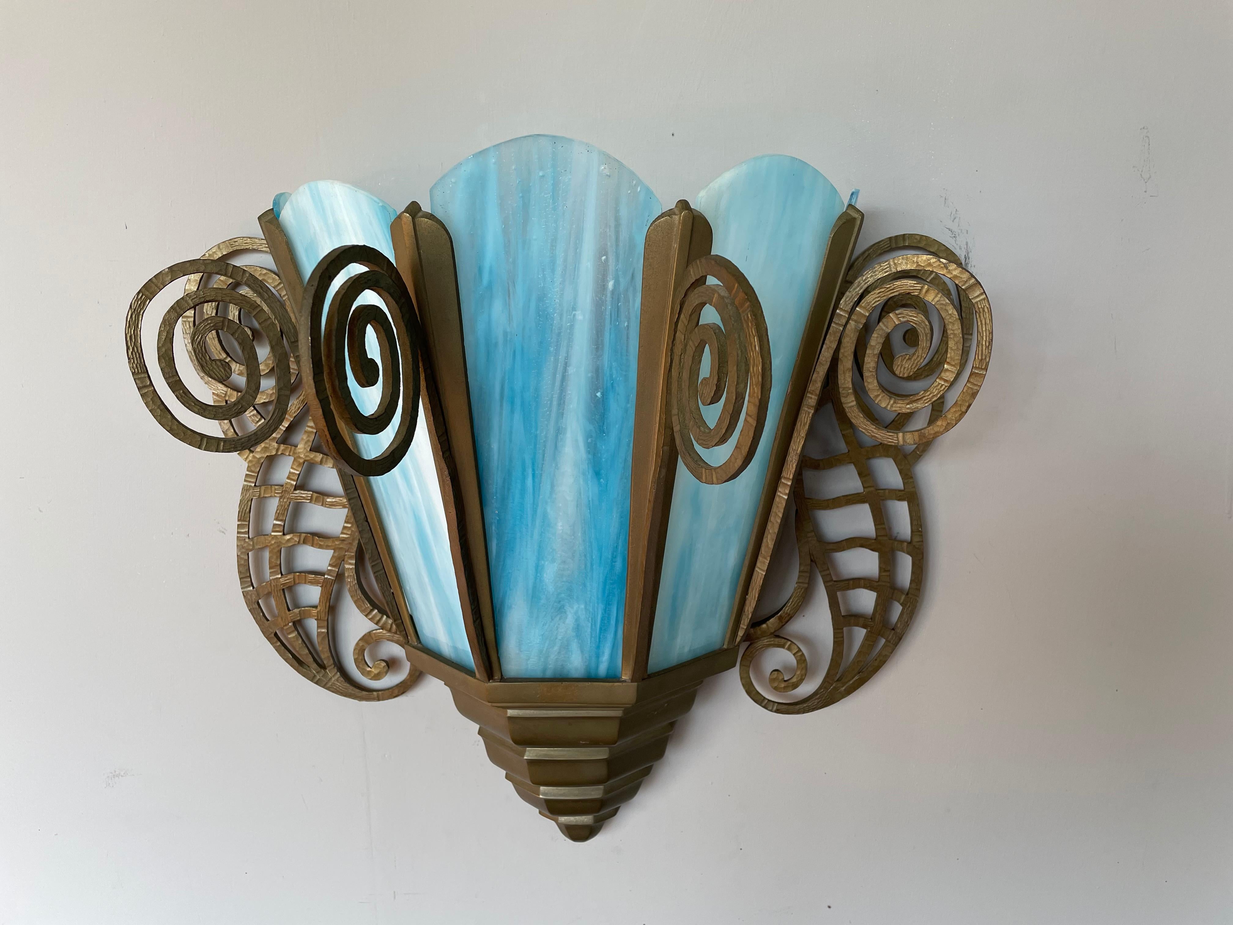 Beautifully Hand-Crafted, Large Art Nouveau Style Bronze & Art Glass Wall Sconce For Sale 8