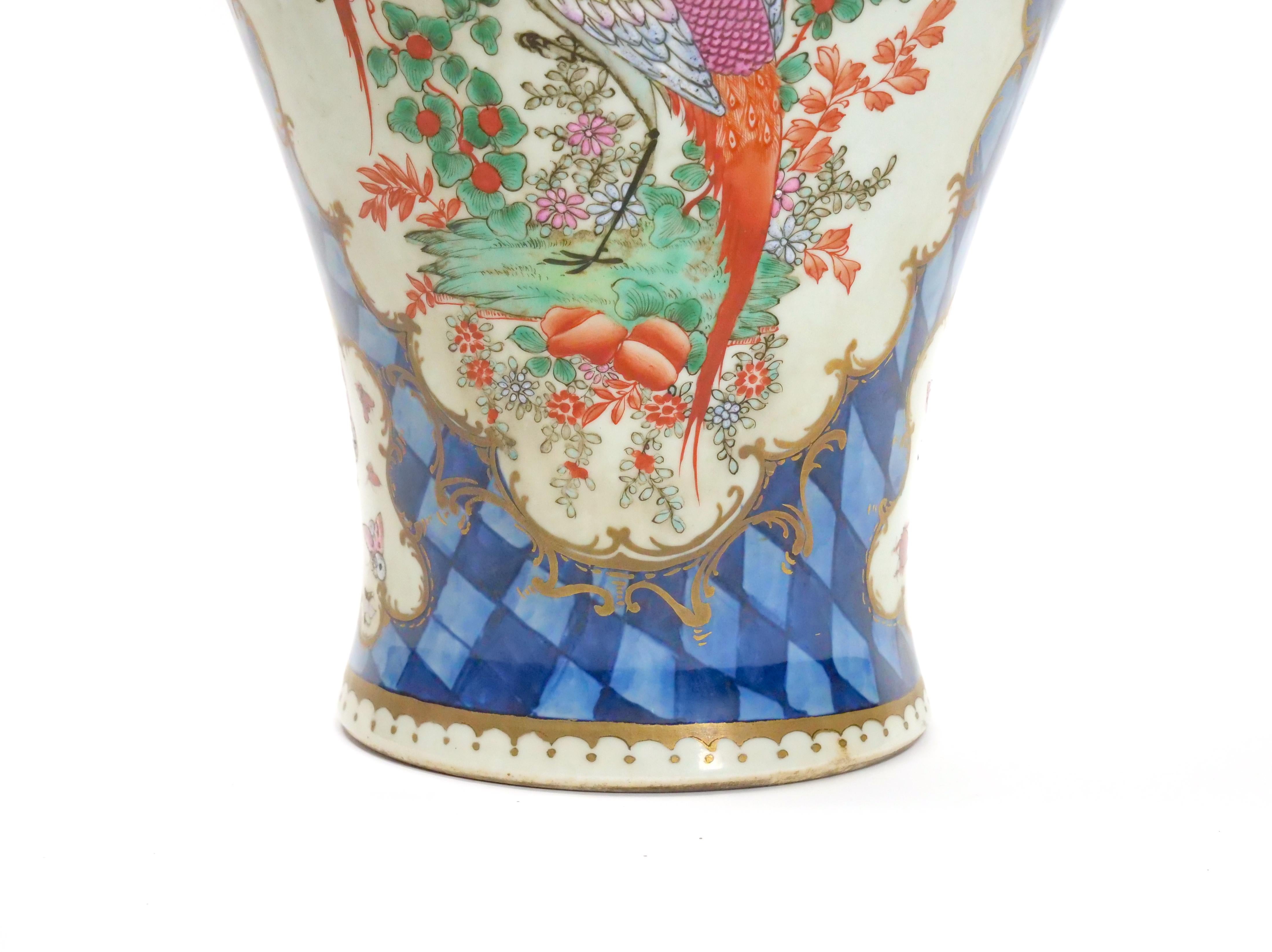Urna / Jarrón Decorativo de Exportación Chino Bellamente Pintado a Mano / Dorado Exportación china en venta