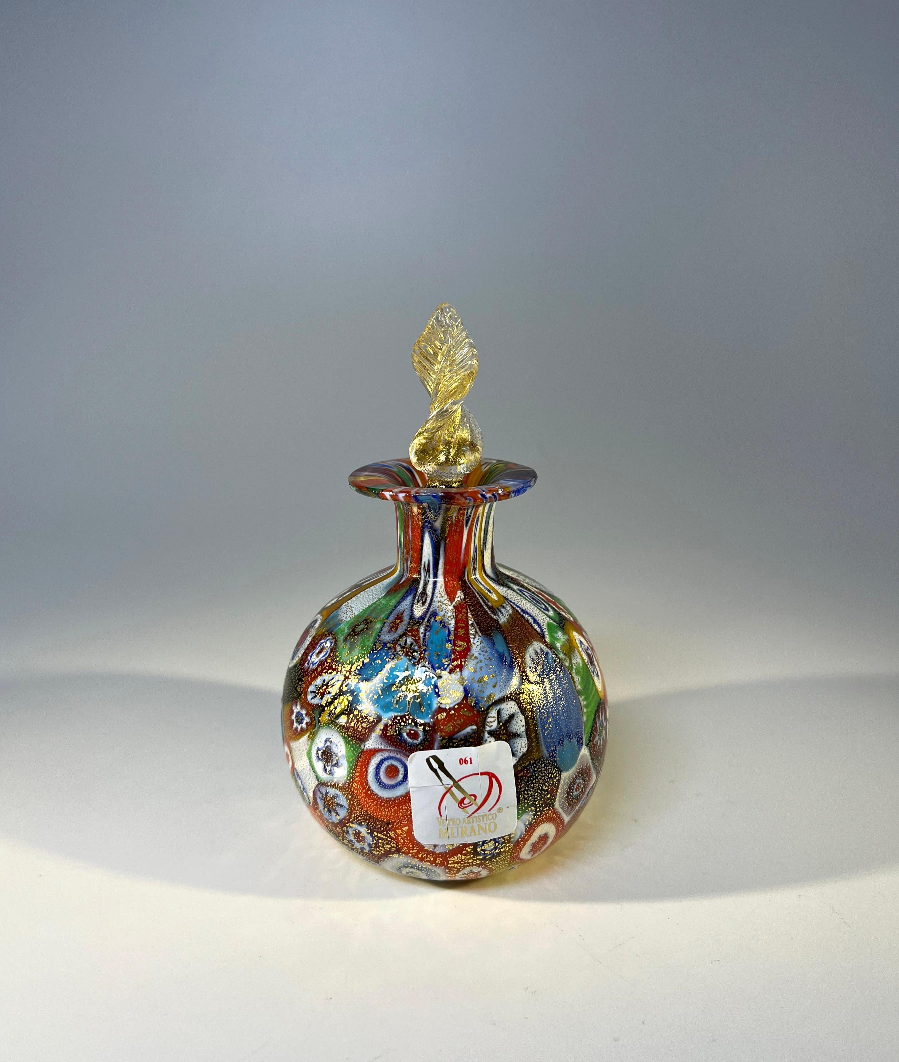 20ième siècle Millefiori, flacon de parfum en verre vénitien complexe de Murano du milieu du 20e siècle