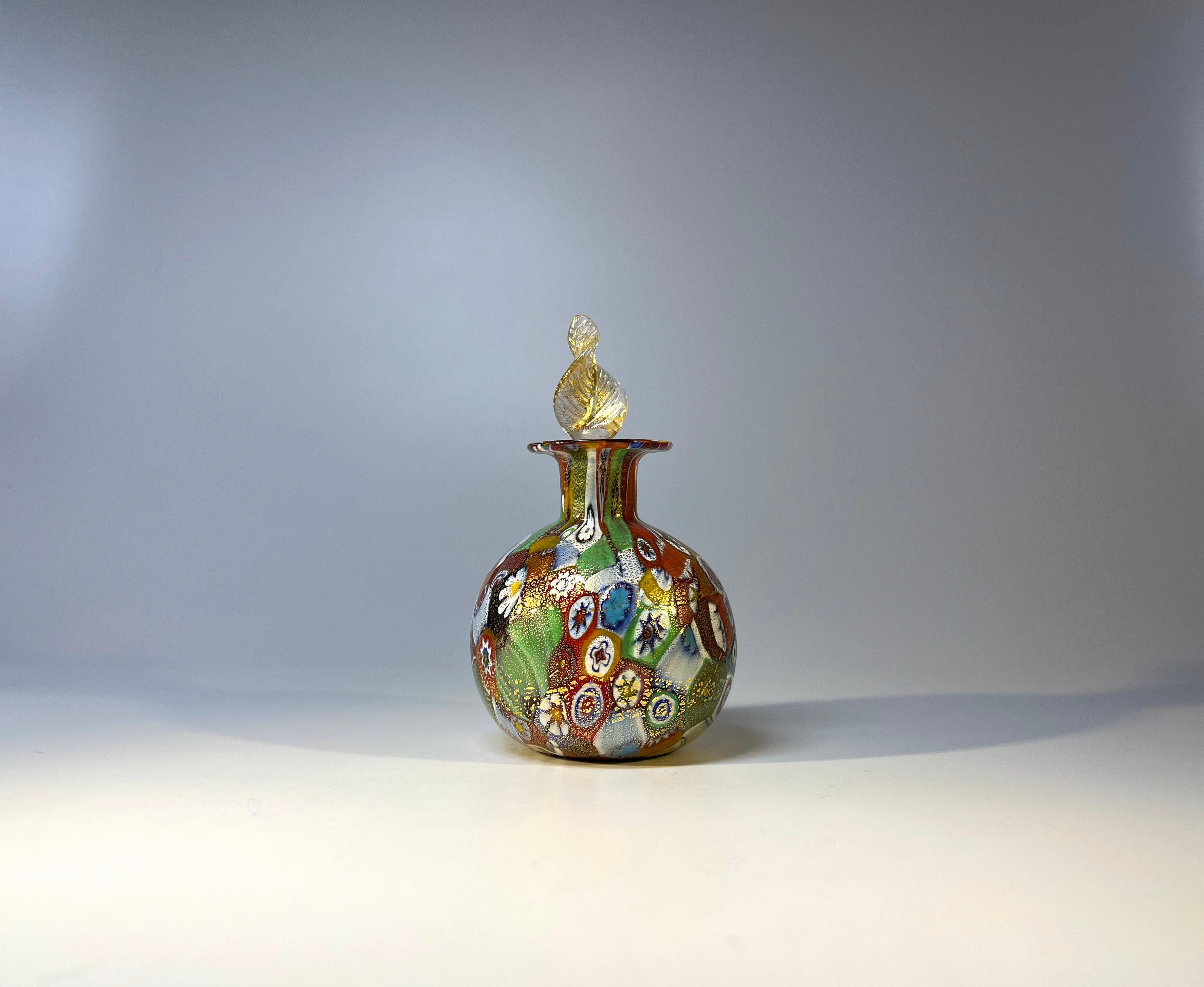 Millefiori, flacon de parfum en verre vénitien complexe de Murano du milieu du 20e siècle 2