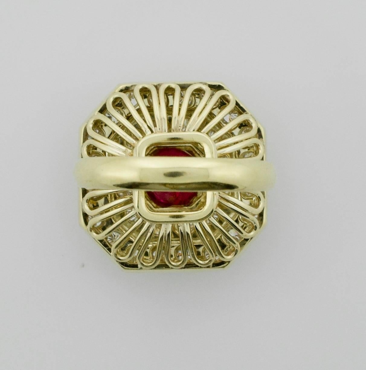 Women's or Men's Beautifully Made Ruby and Diamond Ring in 18 Karat Yellow Gold For Sale