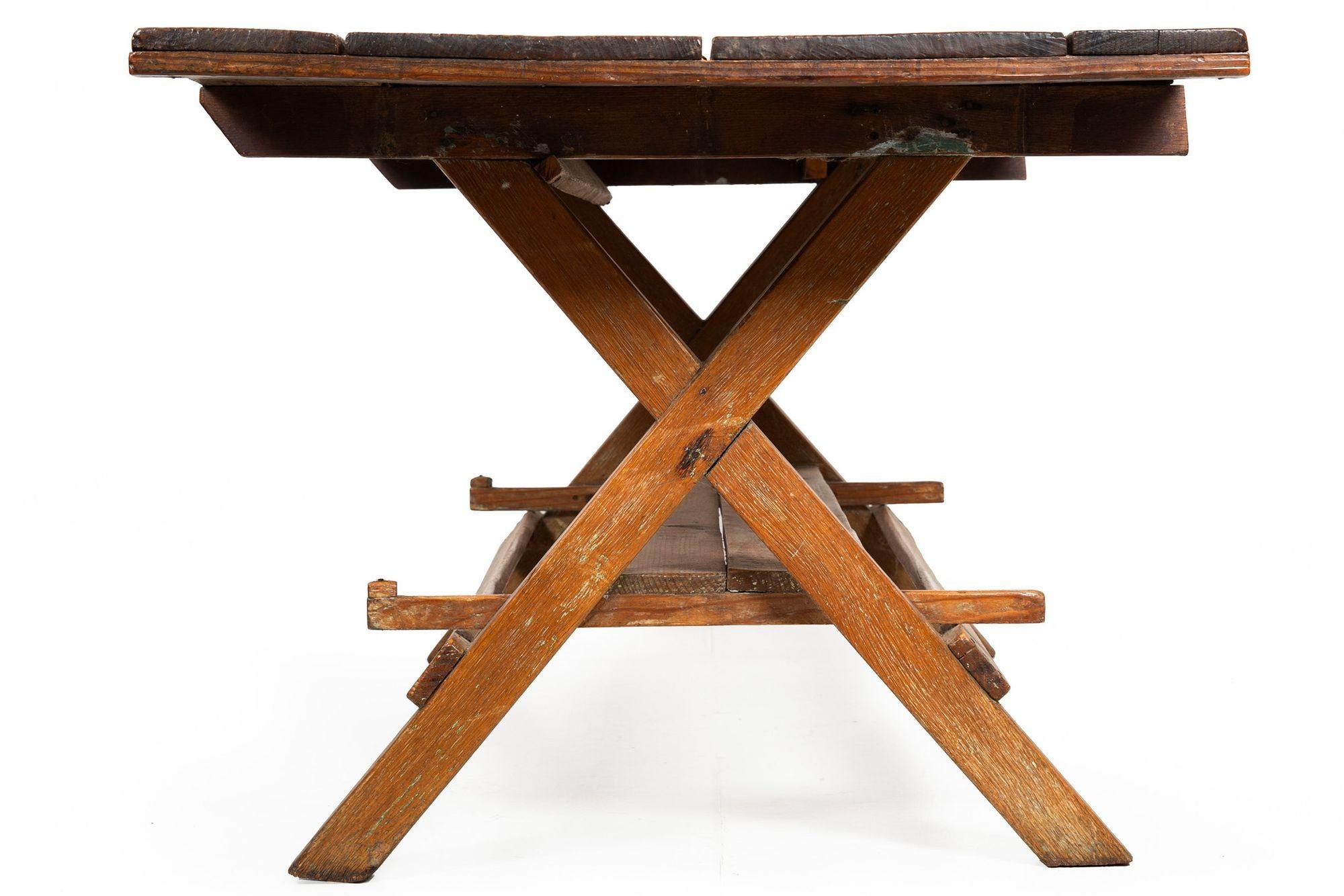 Beautifully Patinated 19th Century American Harvest Farm Table In Good Condition In Shippensburg, PA