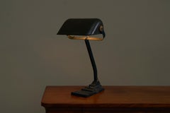 Lampada da scrivania con una splendida patina, firmata Erpe, Belgio, anni ’30