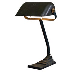 Lampada da scrivania con una splendida patina, firmata Erpe, Belgio, anni ’30