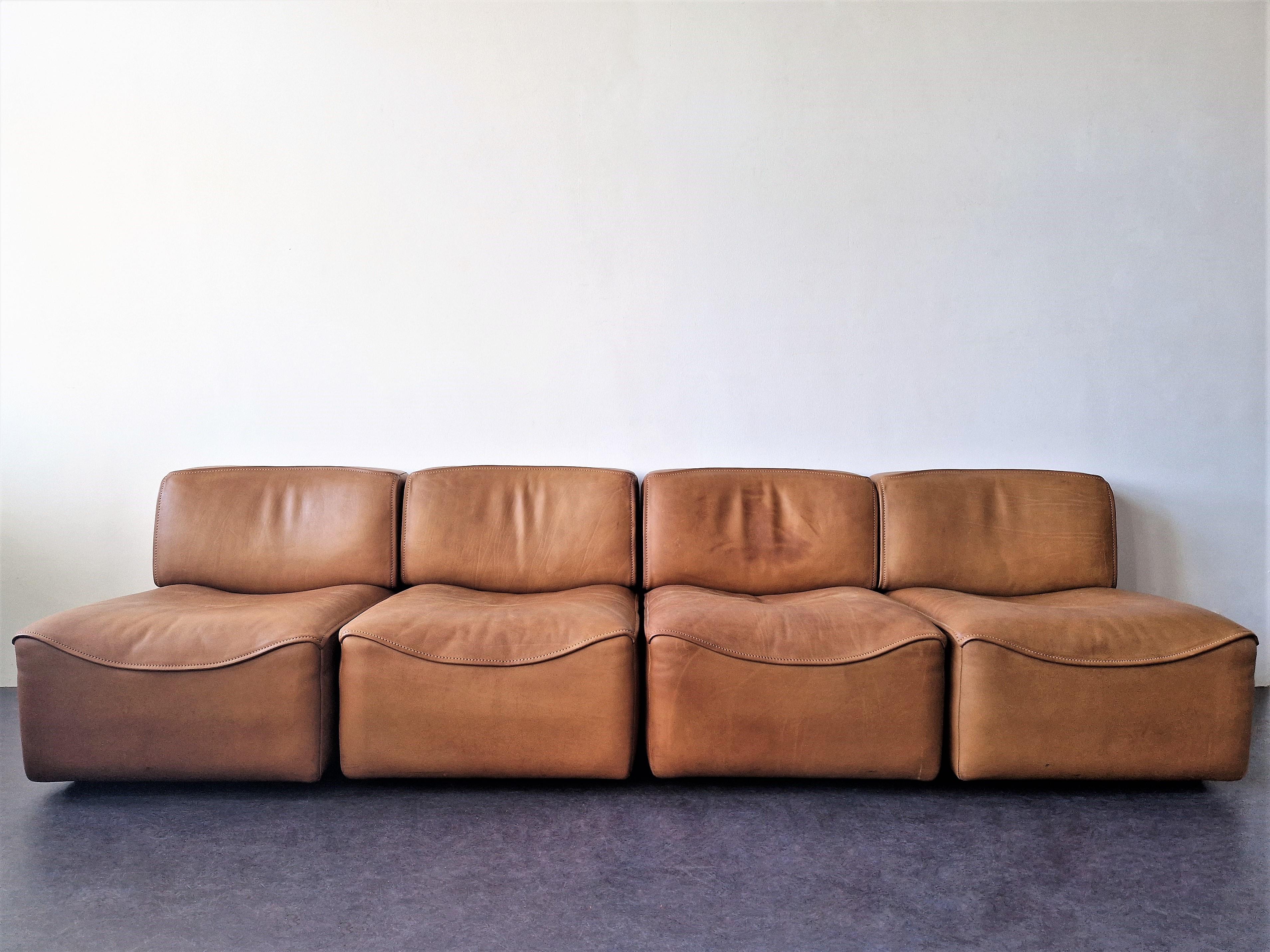 This model DS-15 modular leather sofa was made by De Sede in Switzerland in the 1970s. It consists out of 4 elements that can be placed in any varied position. The elements are made of thick and high quality, smooth buffalo leather that makes it