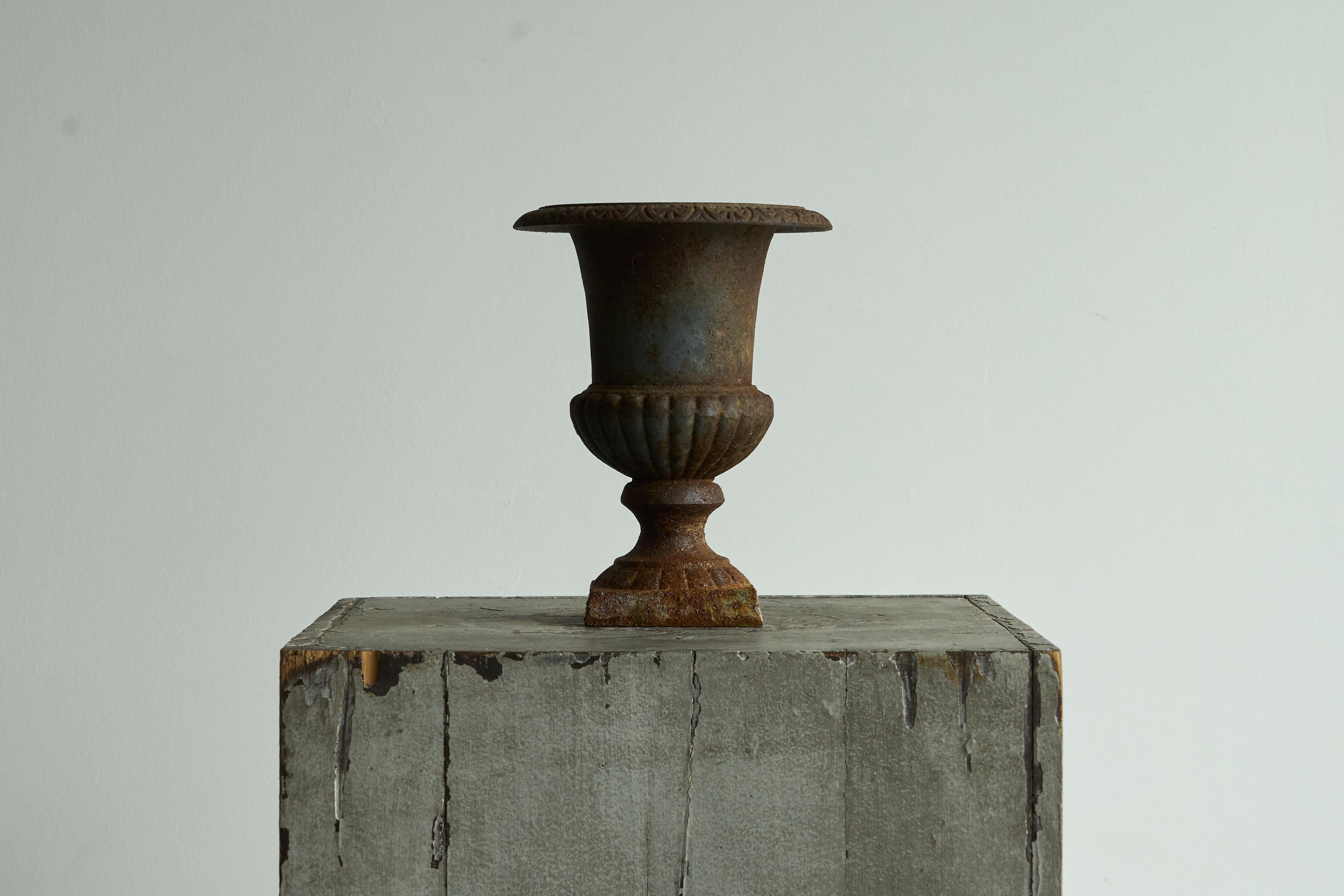 Beautifully Patinated Neoclassical Cast Iron Vase or Planter Late 19th Century.

A very elegant and beautifully patinated cast iron vase or planter with a distinct neoclassical design, made in the latter part of the 19th century. 

Timeless and