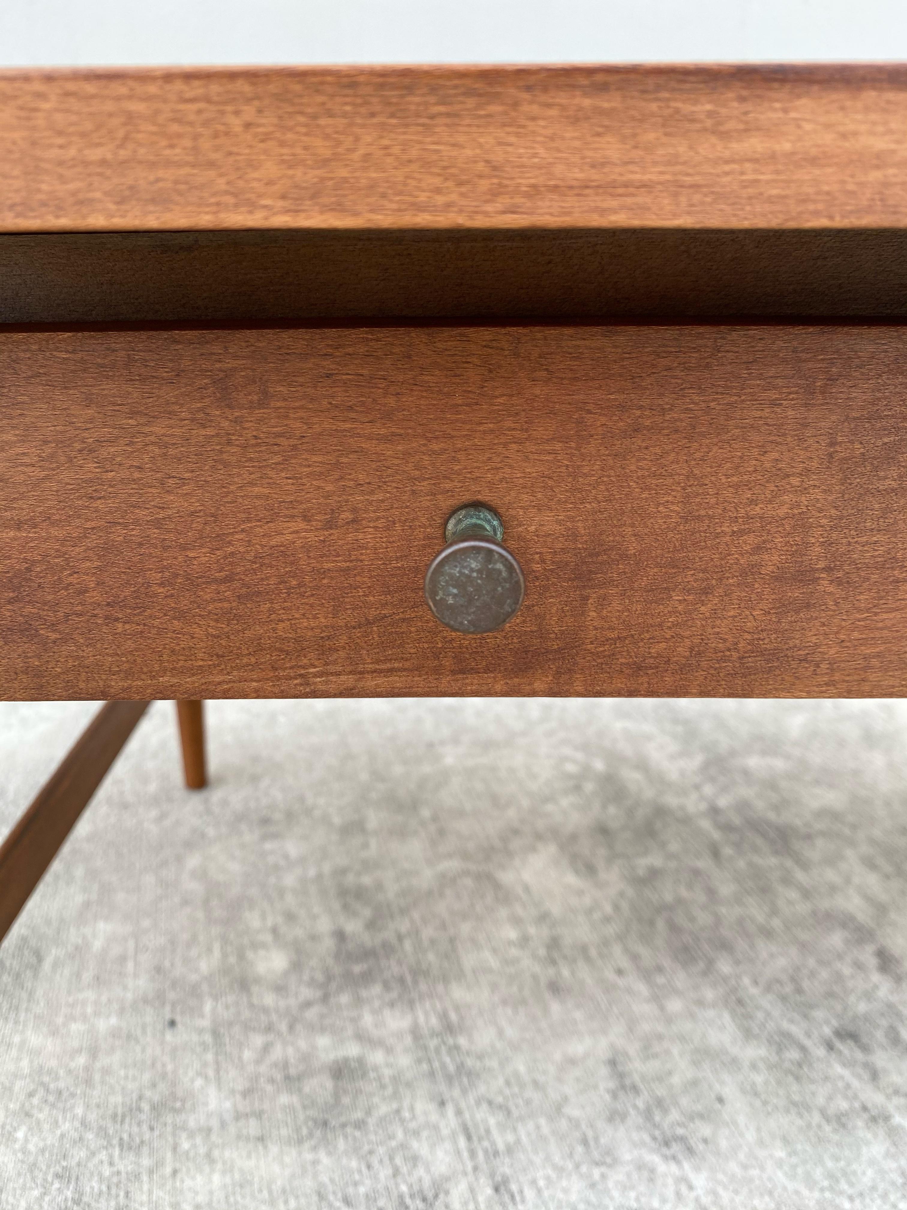 American Beautifully Refinished Paul McCobb Planner Group Coffee Table For Sale